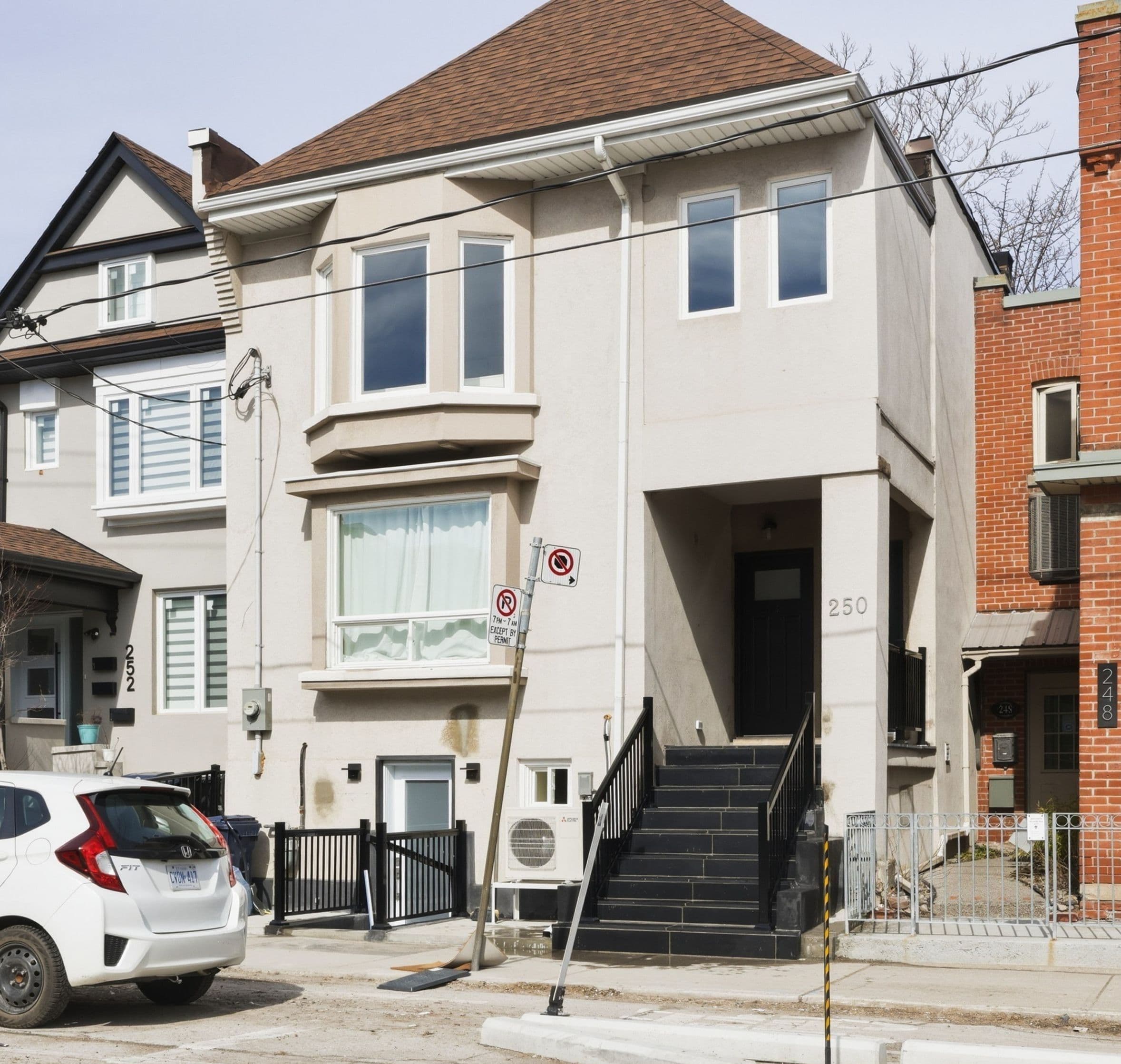 250 Hallam Street Upper, Toronto W02, ON M6H 1Y1