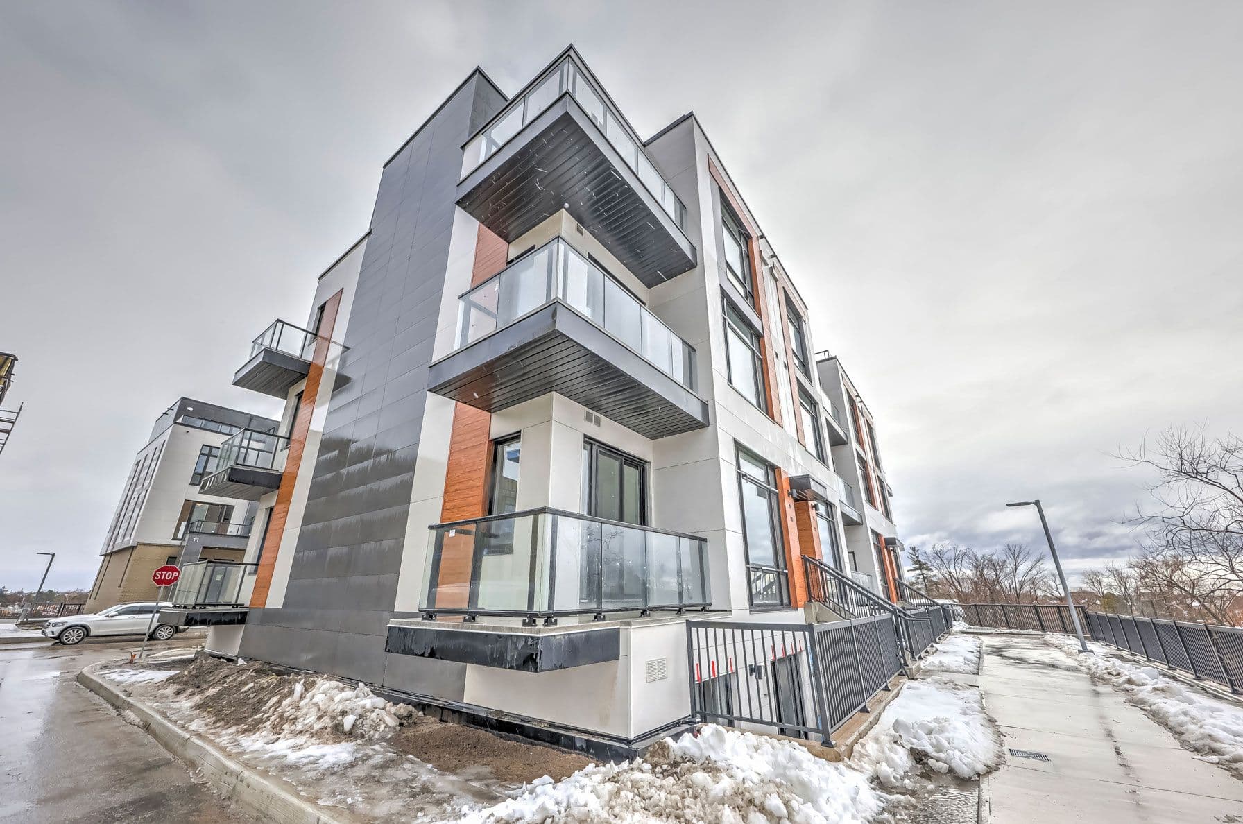 10 Steckley House Lane 110, Richmond Hill, ON L4S 0N1