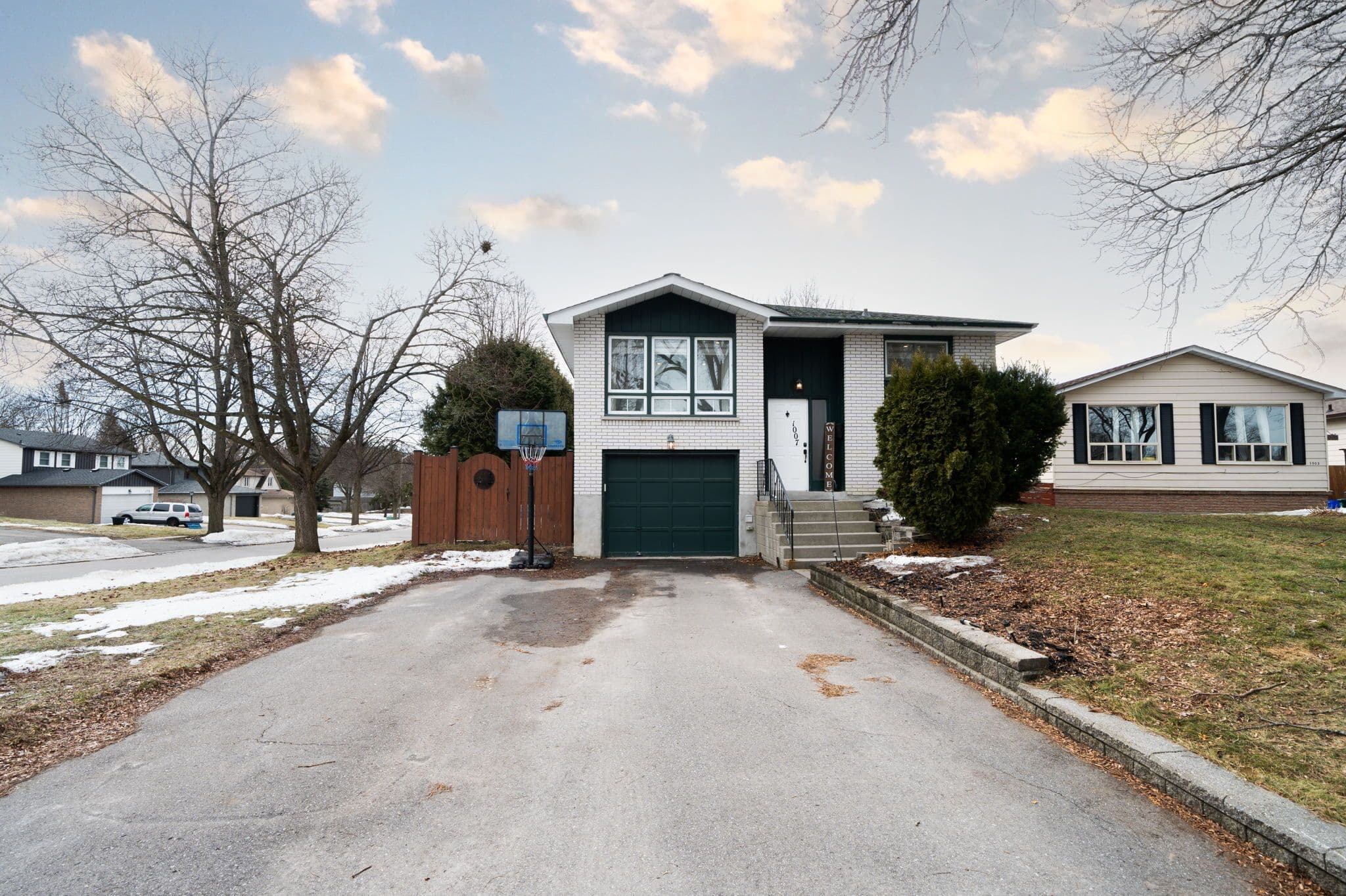 1007 Cardinal Court W, Oshawa, ON L1G 6Y3