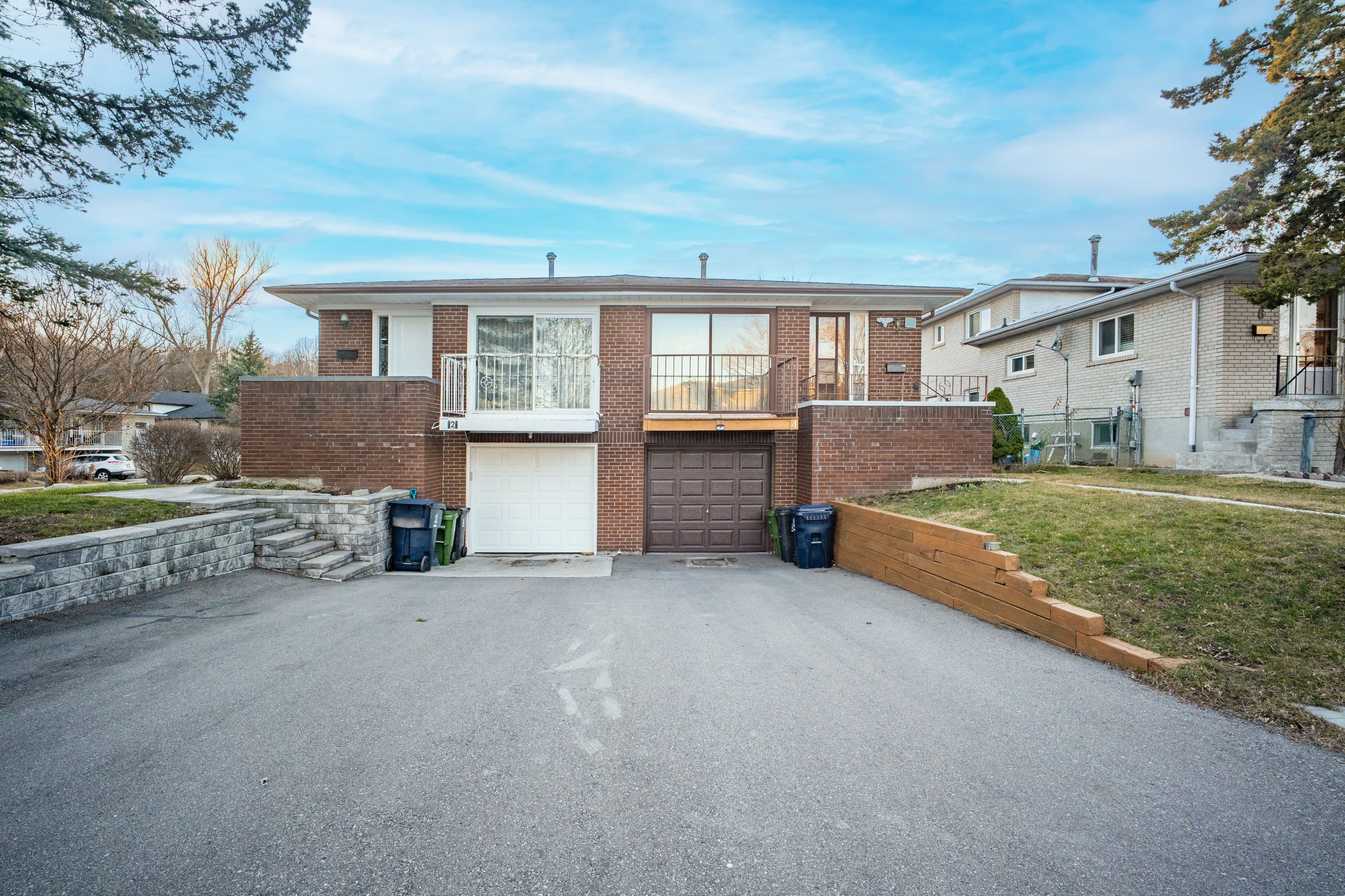 4 Lowbank Court, Toronto C15, ON M2M 3A4