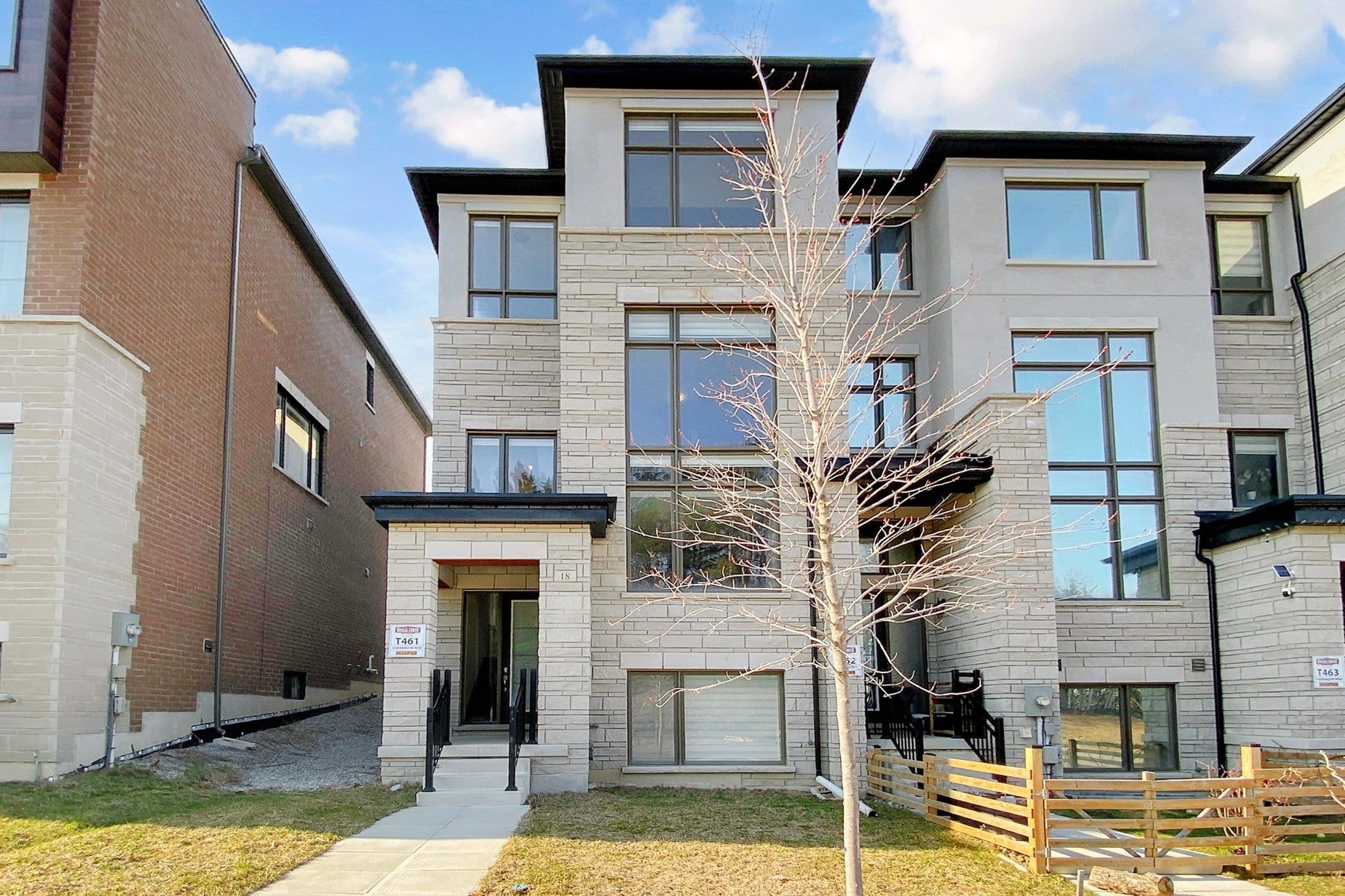 18 Bennington Road, Newmarket, ON L3X 0M8