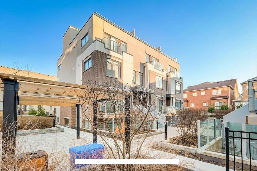 3062 Sixth Line 121, Oakville, ON L6M 4J9