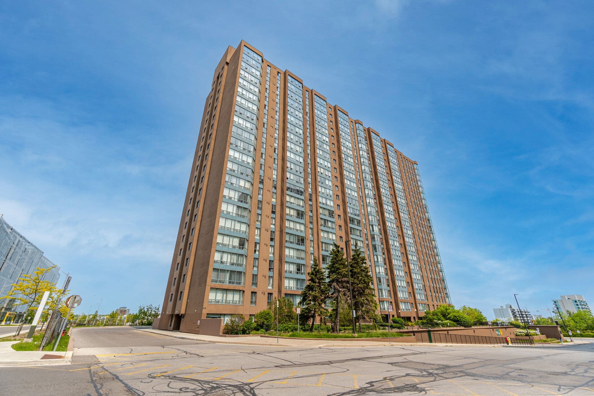 115 Hillcrest Avenue 811, Mississauga, ON L5B 3Y9