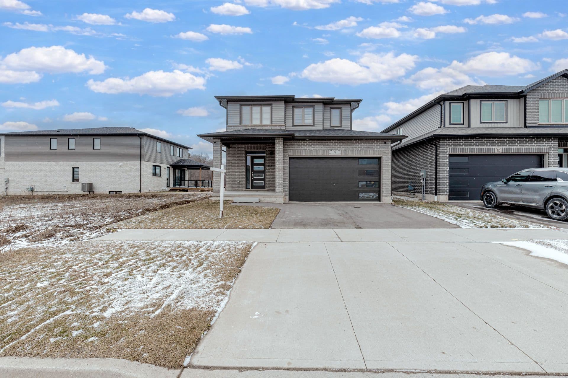 8 Moon Crescent, Cambridge, ON N1S 0C4