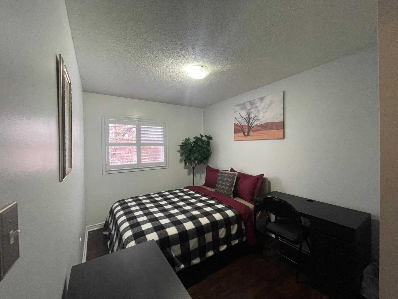 54 Carrie Crescent Room, Brampton, ON L6Y 4Z1
