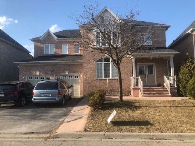 22 Banks Drive, Brampton, ON L6P 1C7