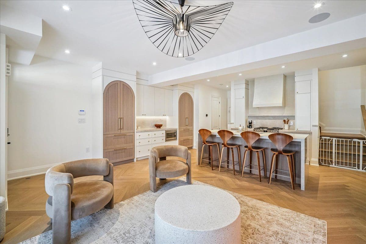 3266 Sixth Line, Oakville, ON L6M 5S9