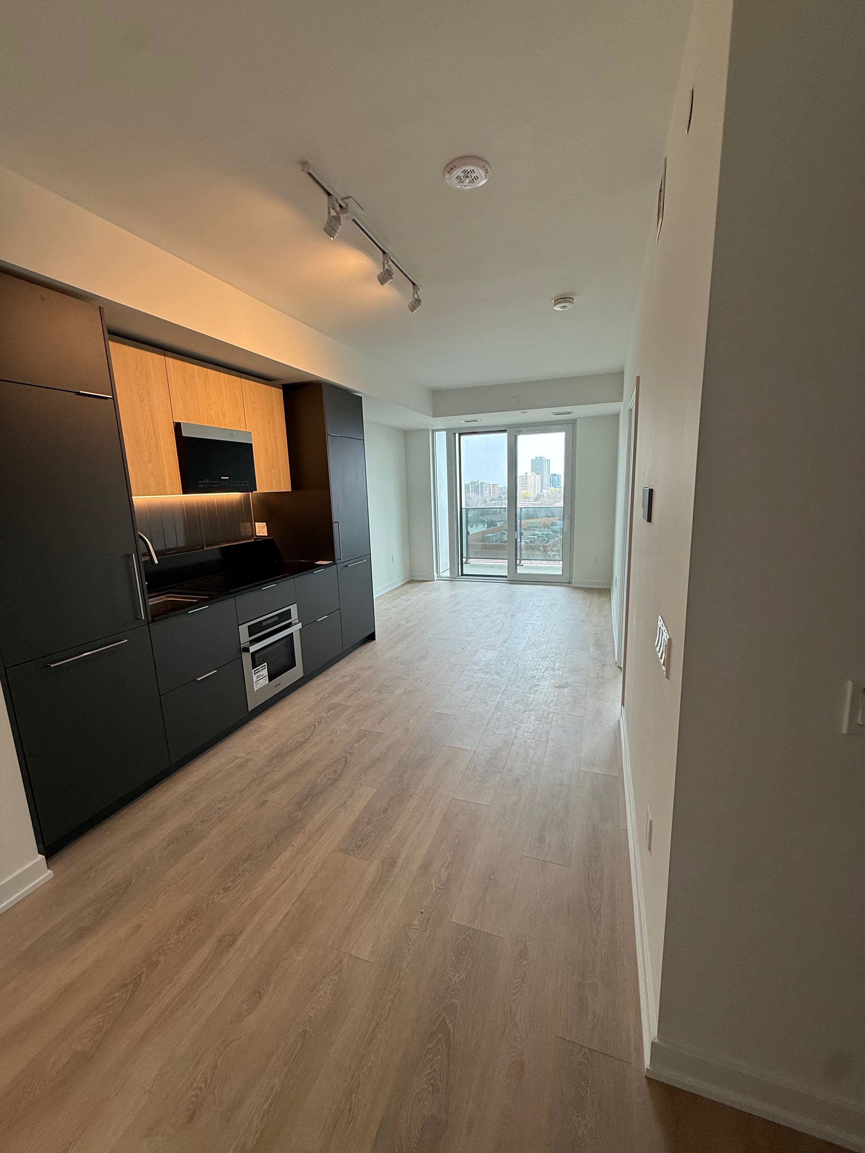 1 Fairview Road 503, Mississauga, ON L5A 4C6