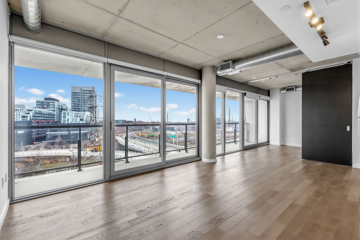 32 Trolley Crescent 706, Toronto C08, ON M5A 0E9