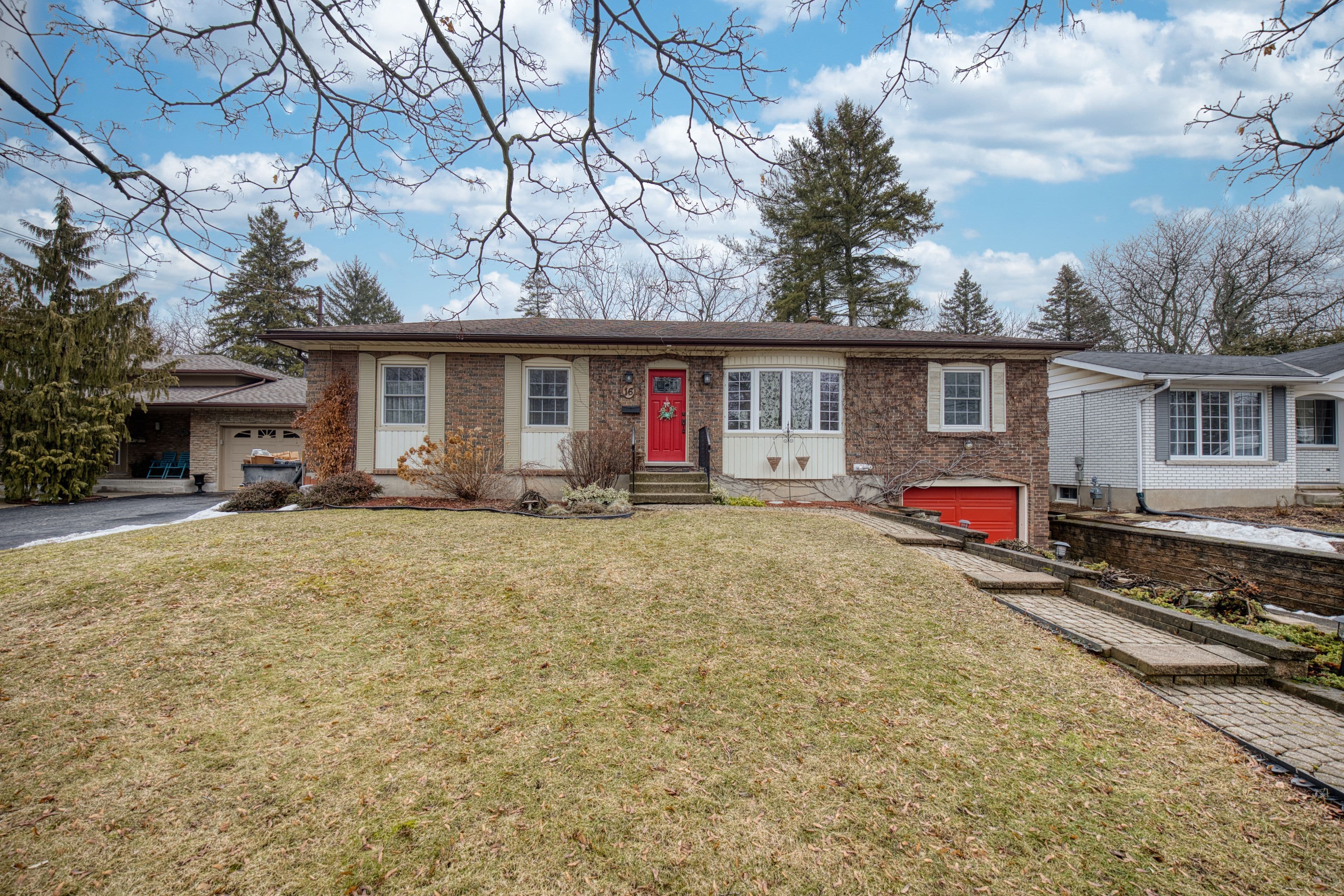 16 Rosemore Road, St. Catharines, ON L2S 1A8