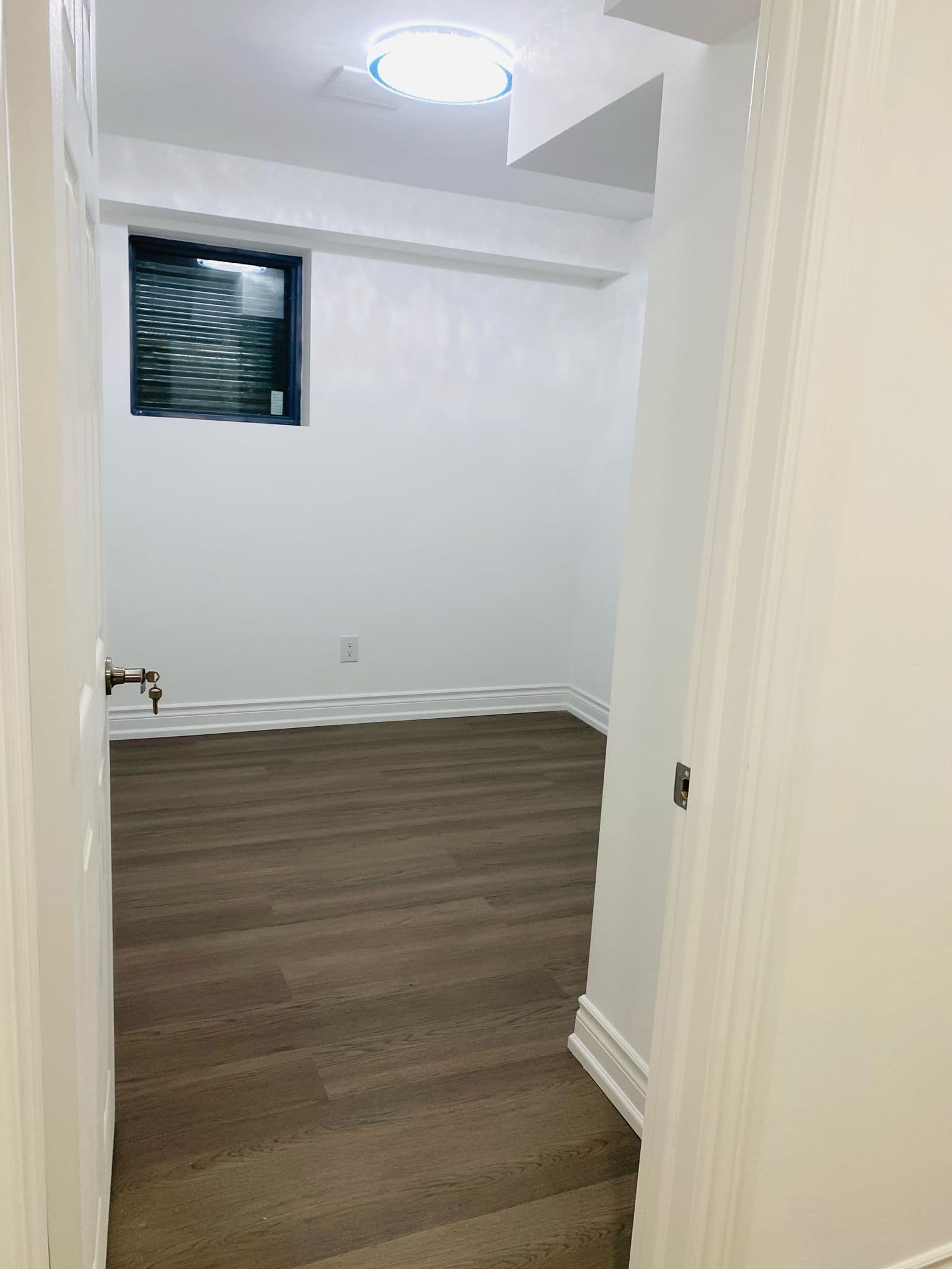 8 Wimbledon Court Bsmt, Whitby, ON L1P 0B7