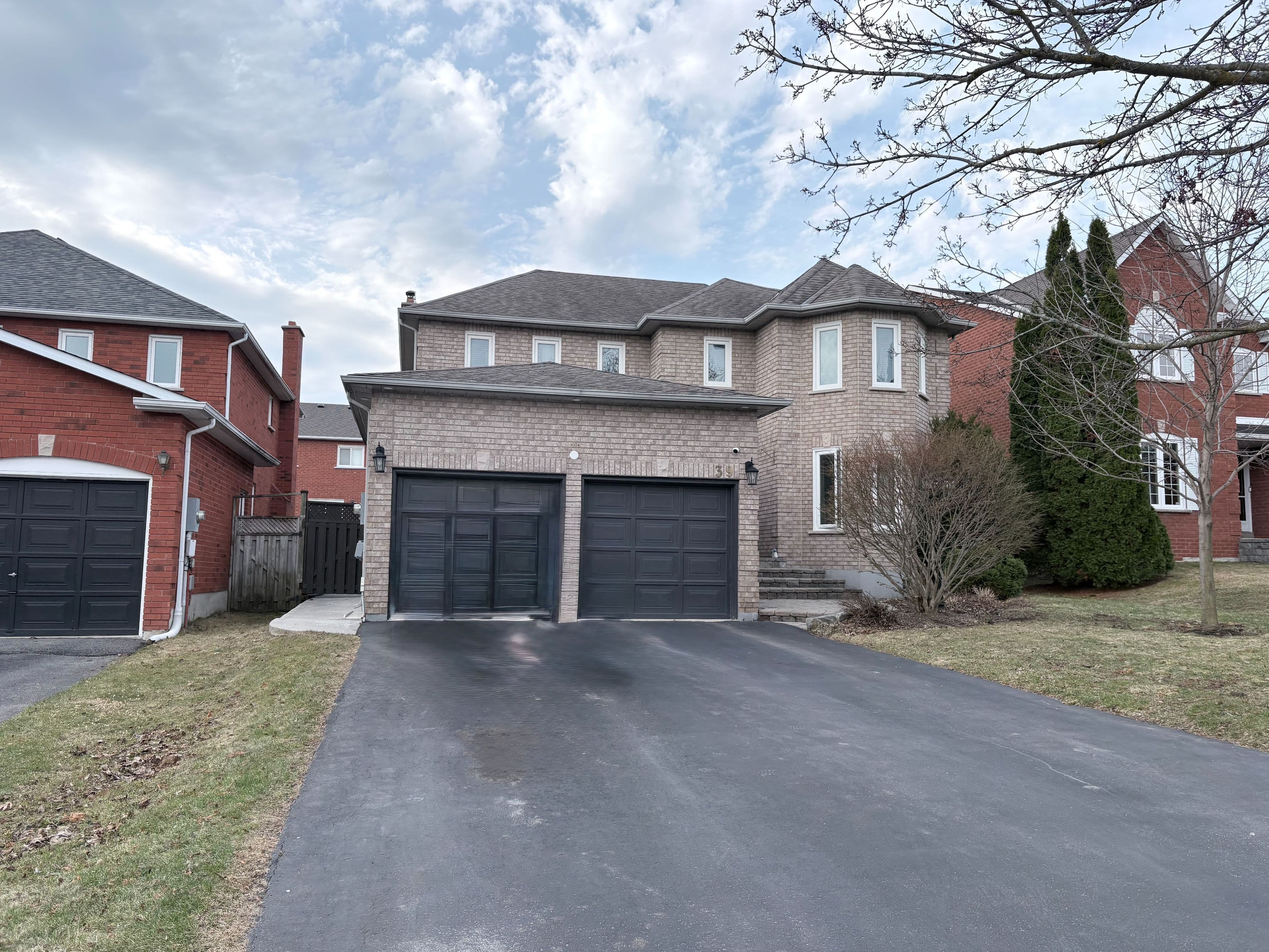 39 Nelson Circle Basement, Newmarket, ON L3X 1R1