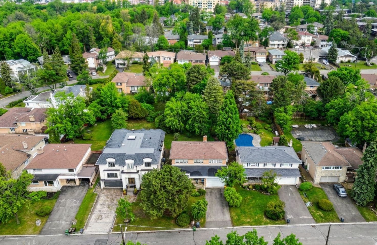 10 HEARTHSTONE Crescent, Toronto C07, ON M2R 1G3