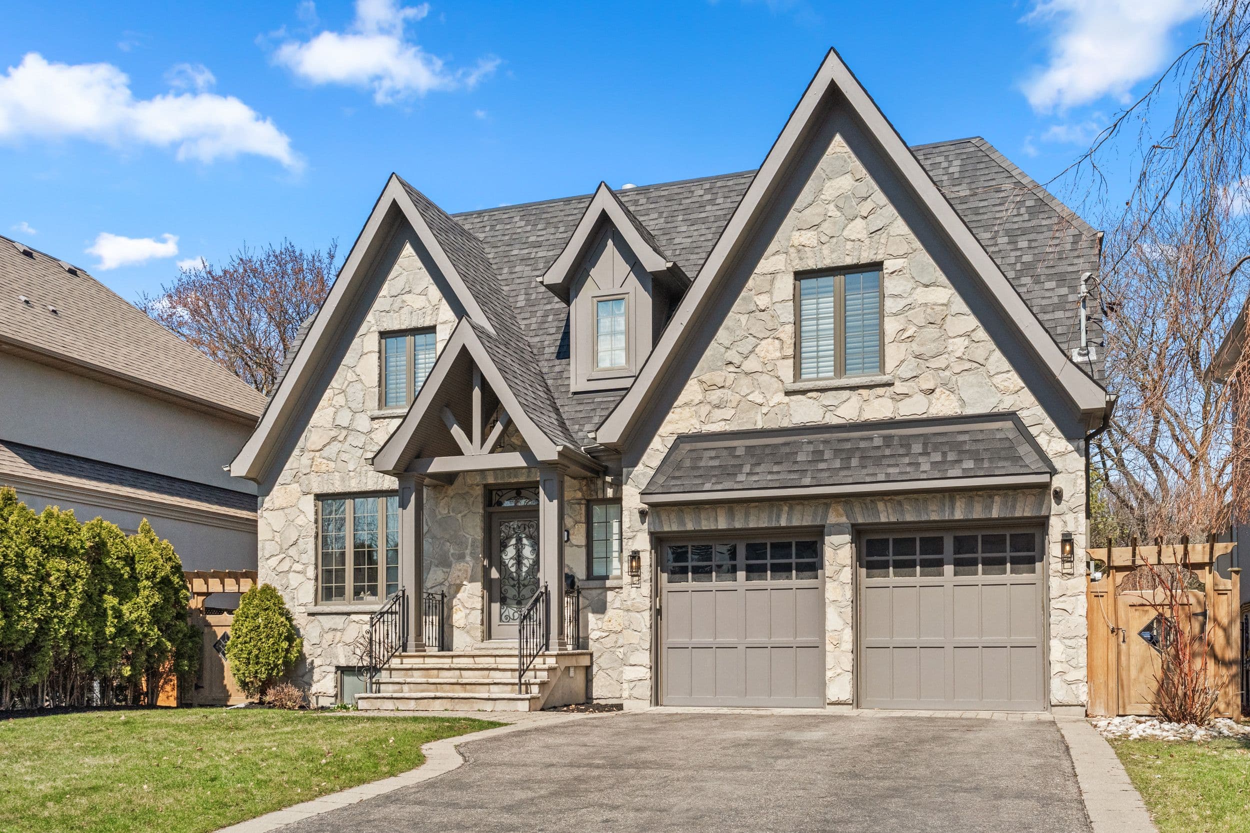40 Hilldowntree Road, Toronto W08, ON M9A 2Z8
