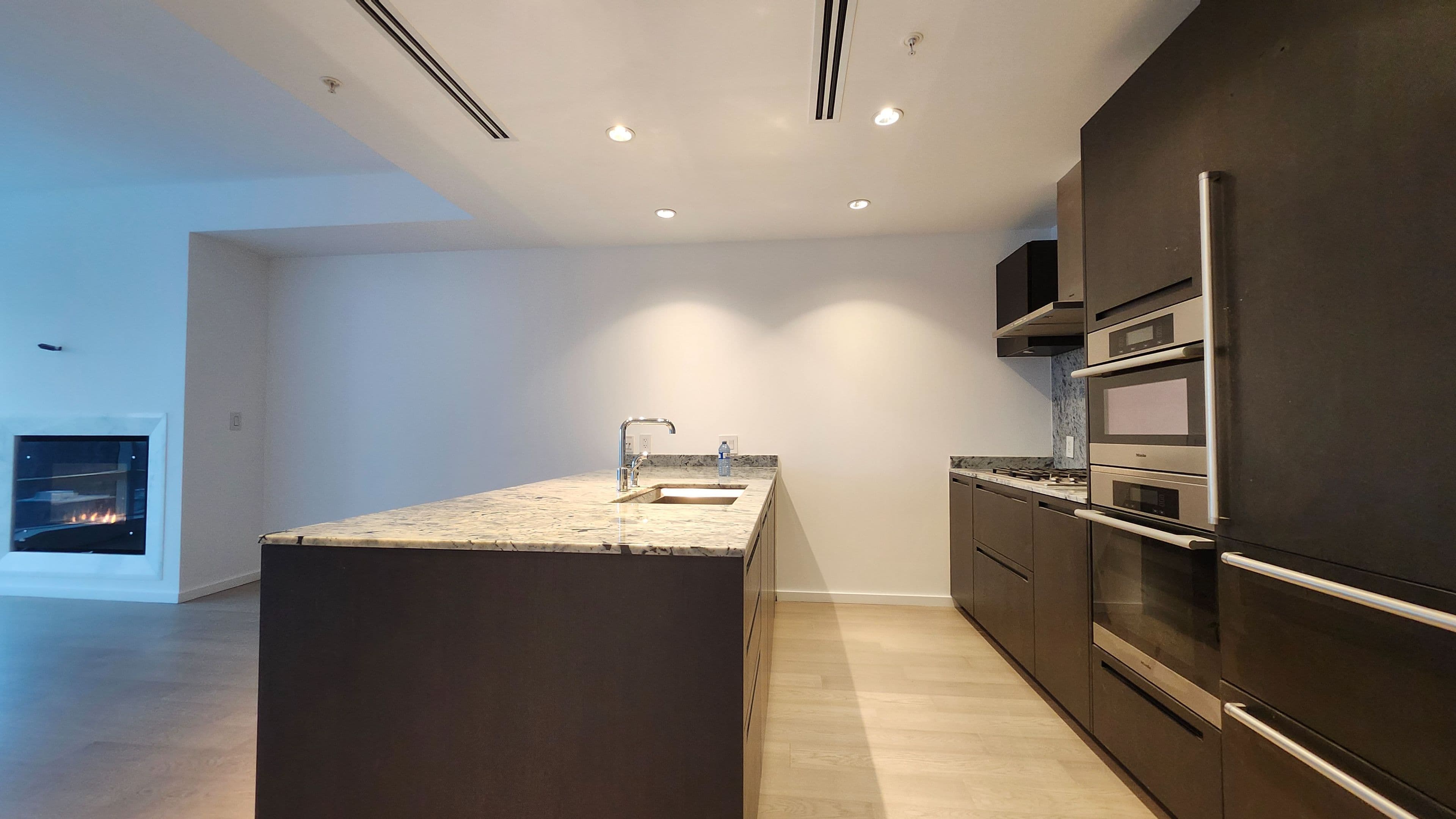 180 University Avenue 4704, Toronto C01, ON M5H 0A2