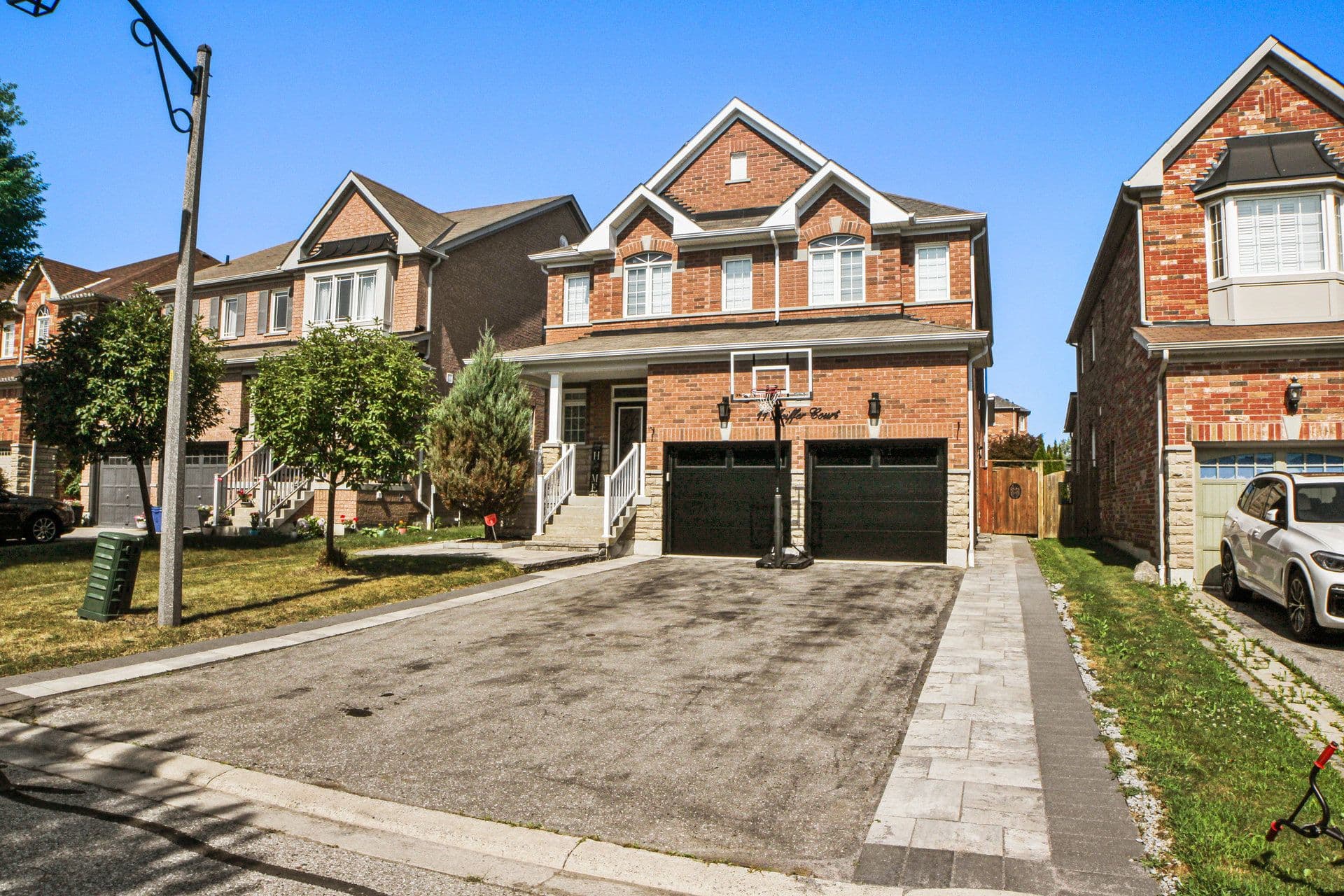 11 Keiffer Court, Whitby, ON L1P 0A9