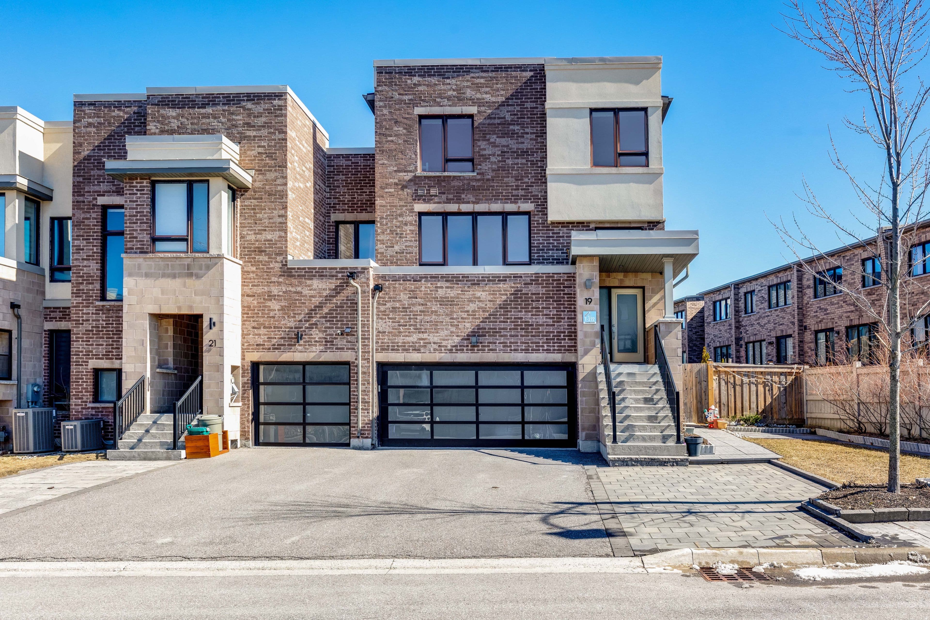 19 Helliwell Crescent, Richmond Hill, ON L4E 1C8
