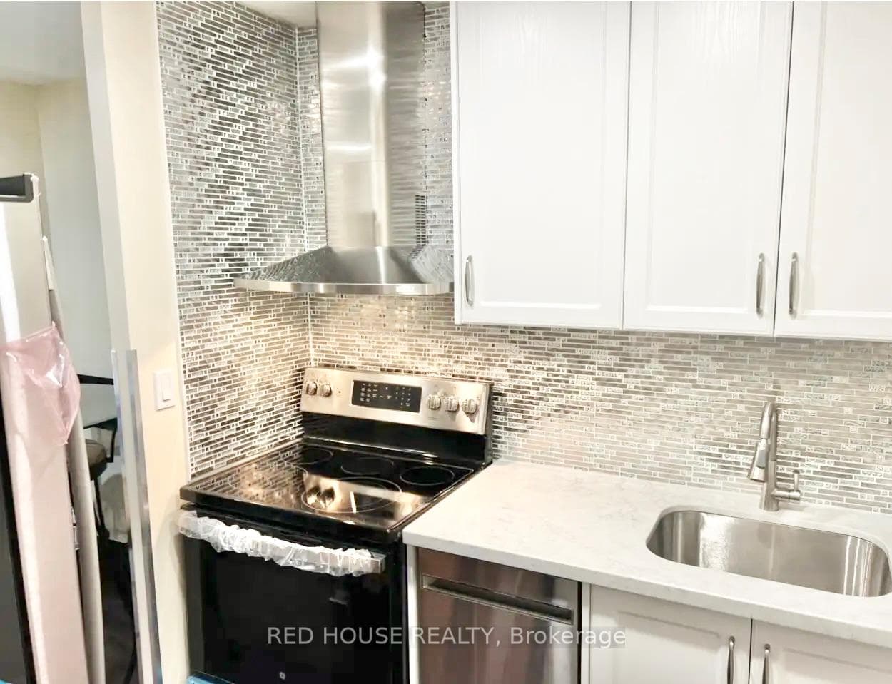 3025 the credit woodlands N/A 233, Mississauga, ON L5C 2V3