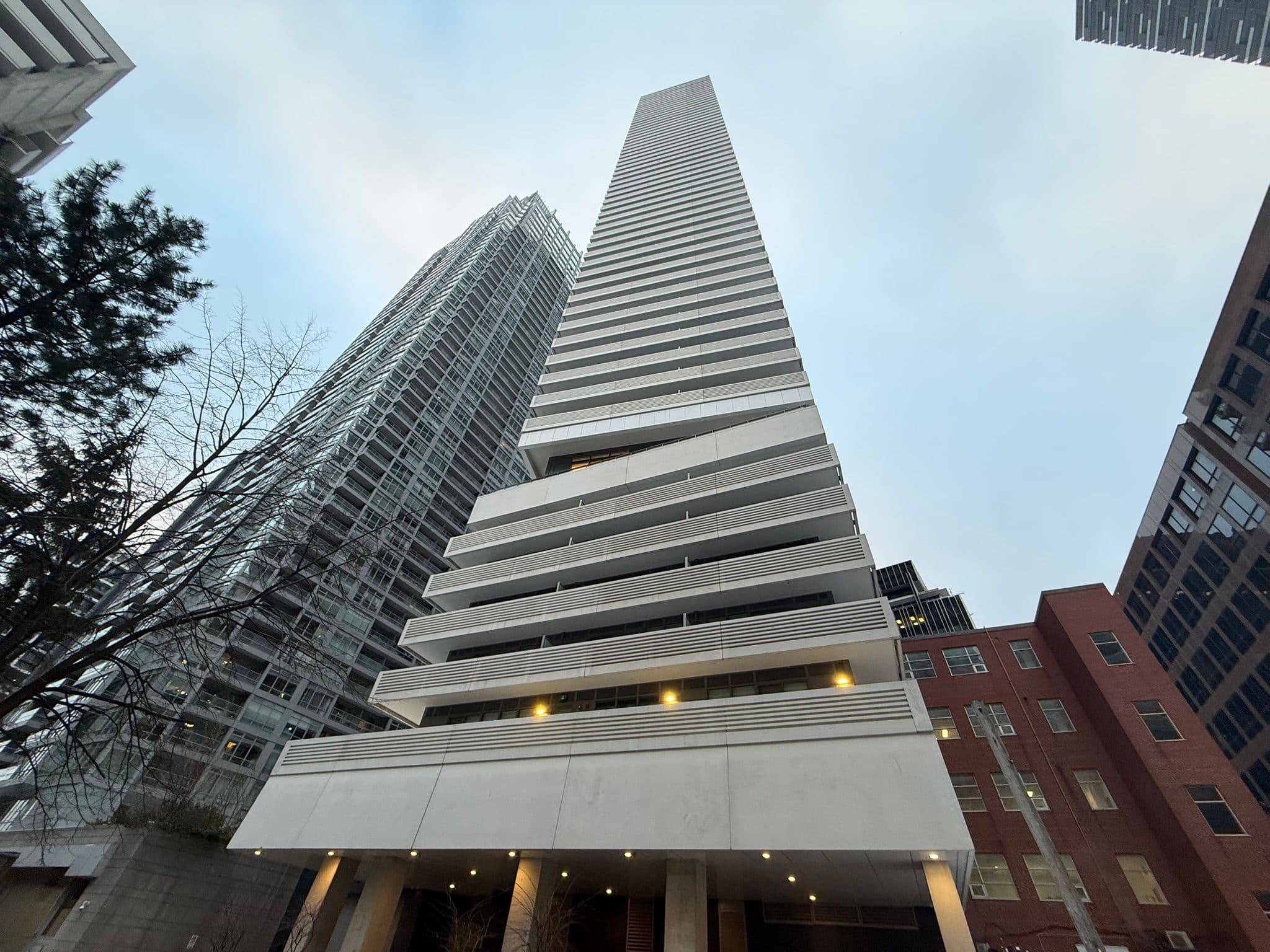 2221 Yonge Street 5409, Toronto C10, ON M4S 0B8