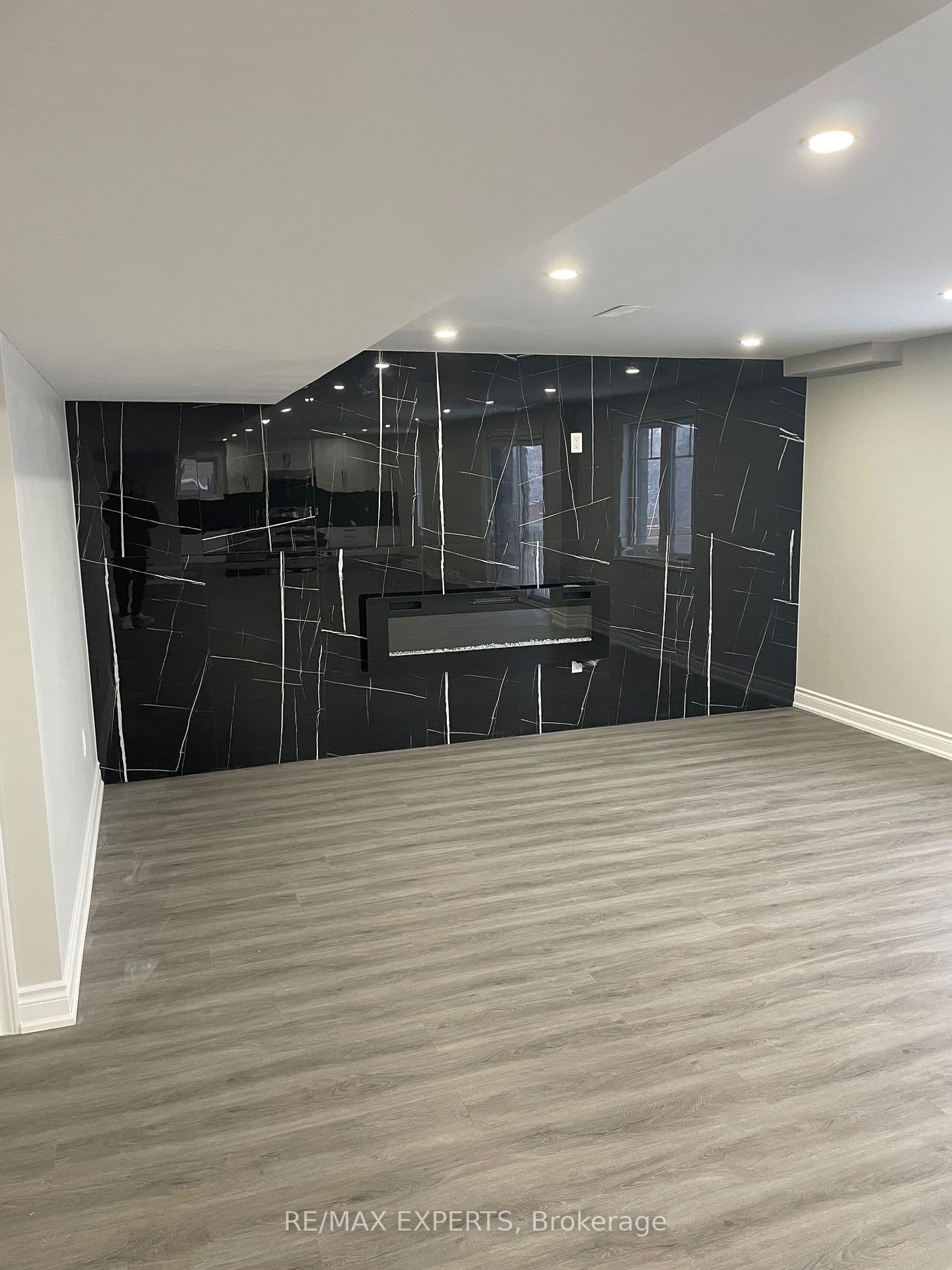 37 Ridgeview Court Baseme, Bradford West Gwillimbury, ON L3Z 0R9