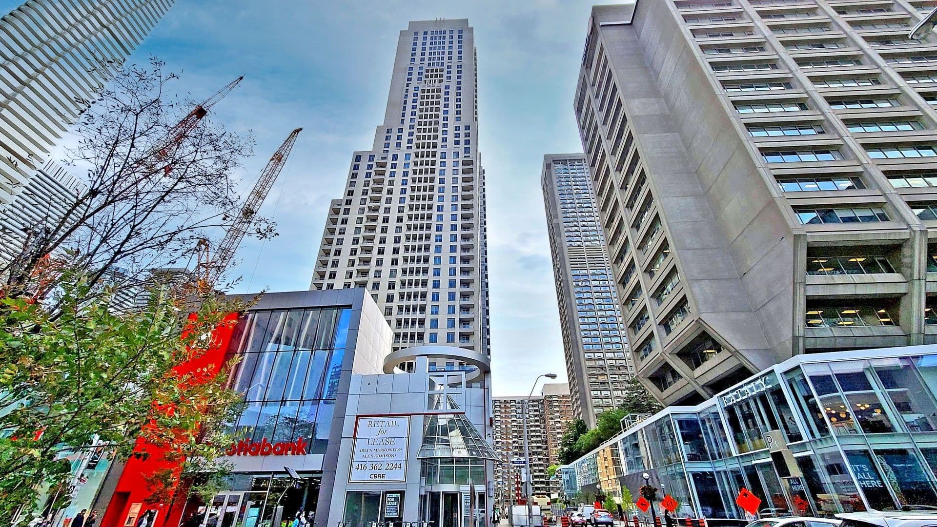 35 Balmuto Street 3302, Toronto C01, ON M4Y 0A3