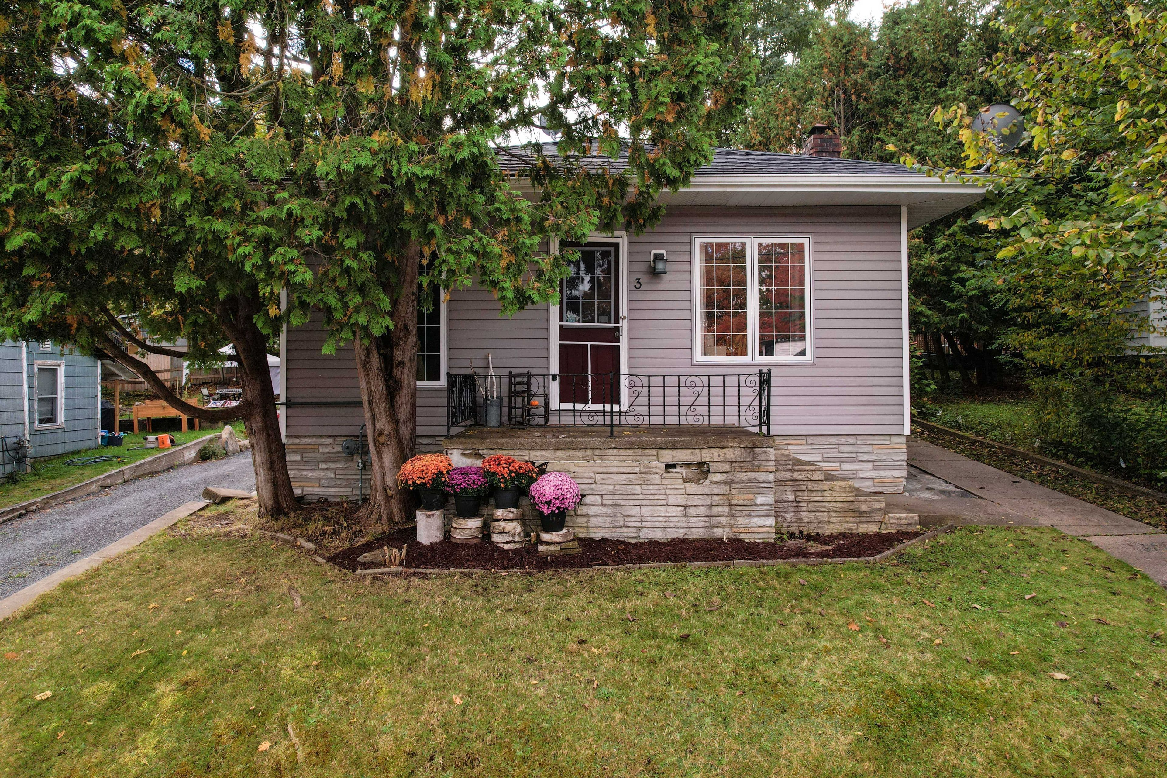 3 CORA Street E, Huntsville, ON P1H 1T5