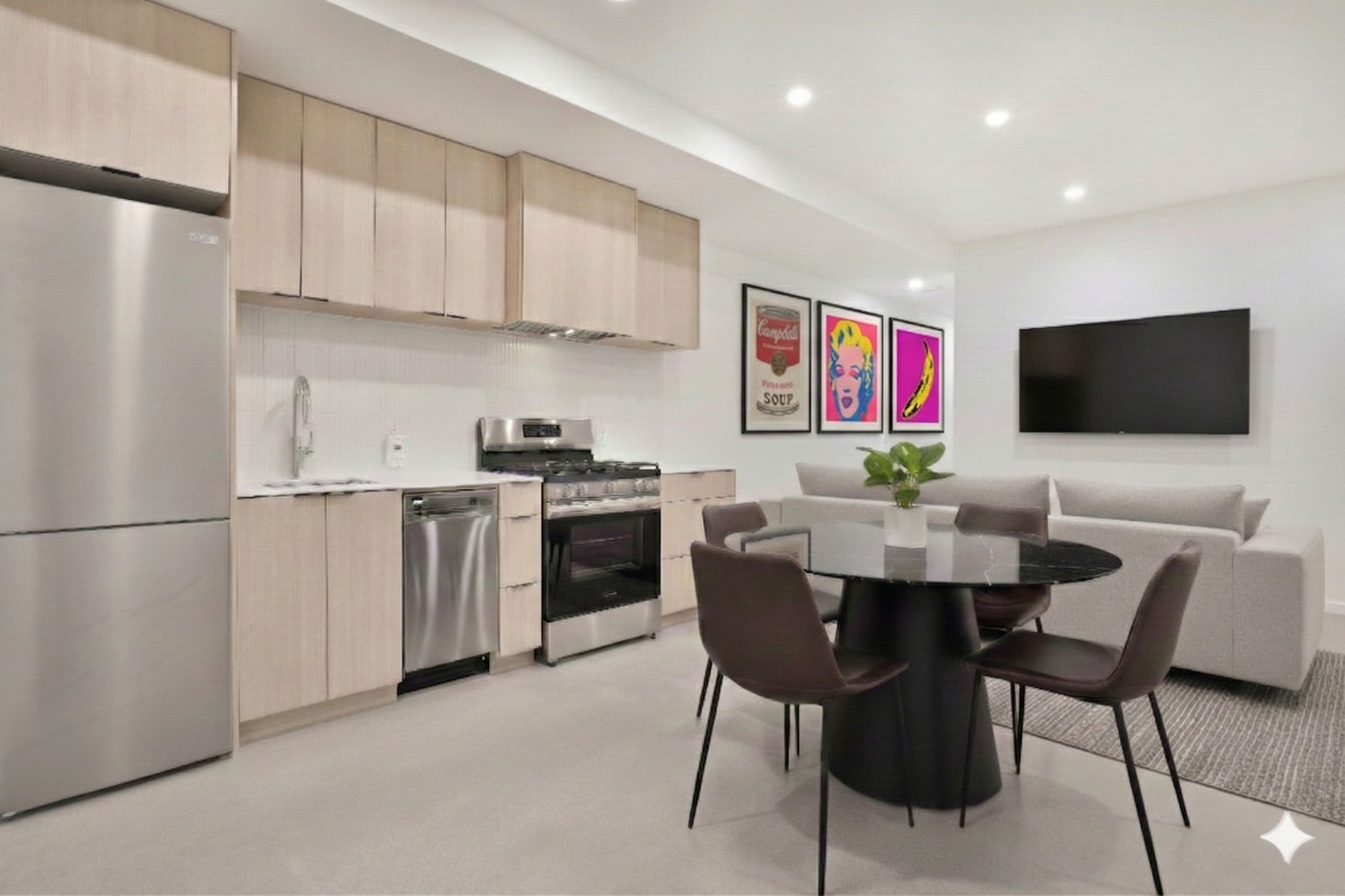 28 Salem Avenue 4, Toronto W02, ON M6H 3C1