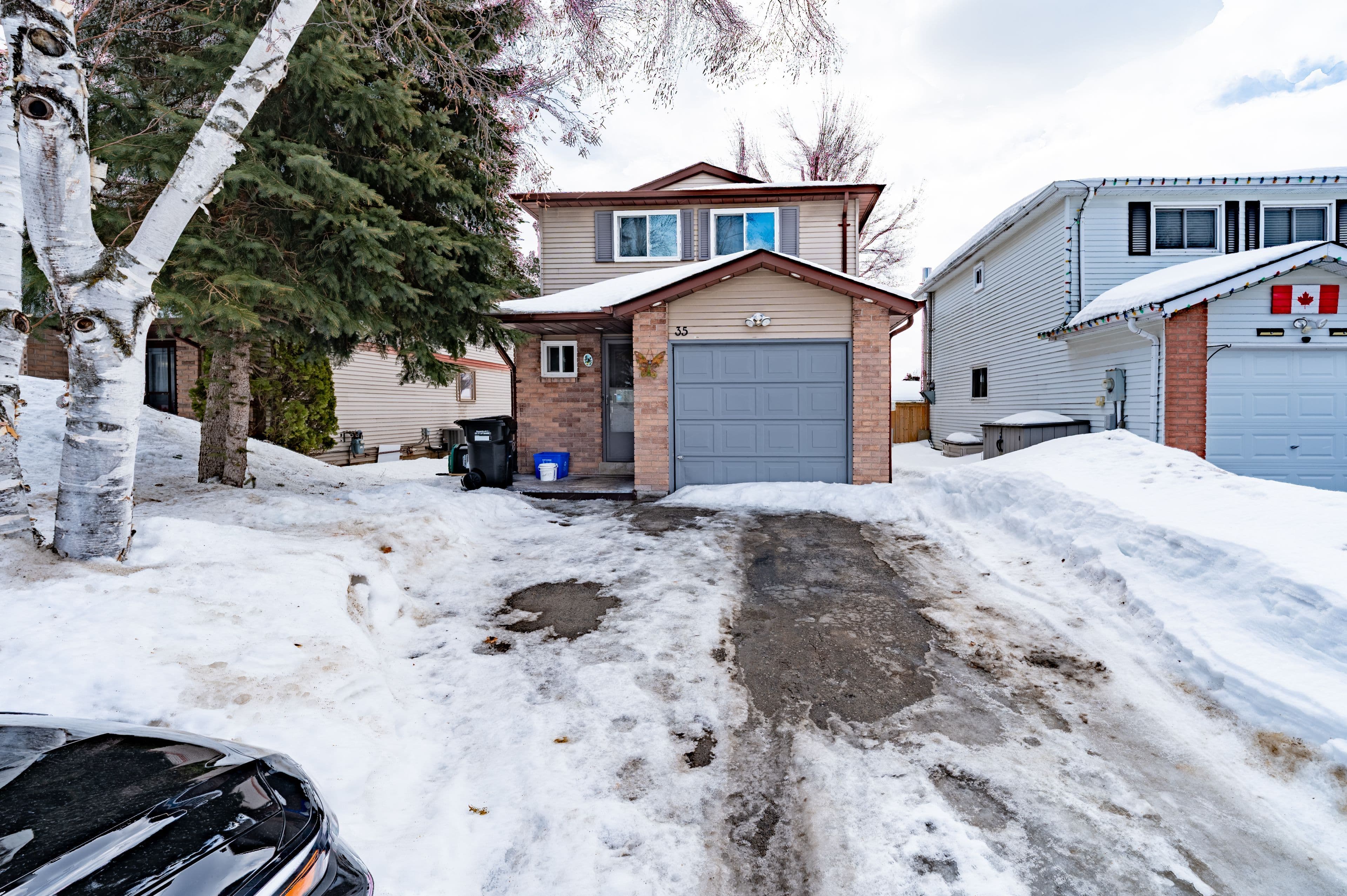 35 Corbett Drive, Barrie, ON L4M 5S9