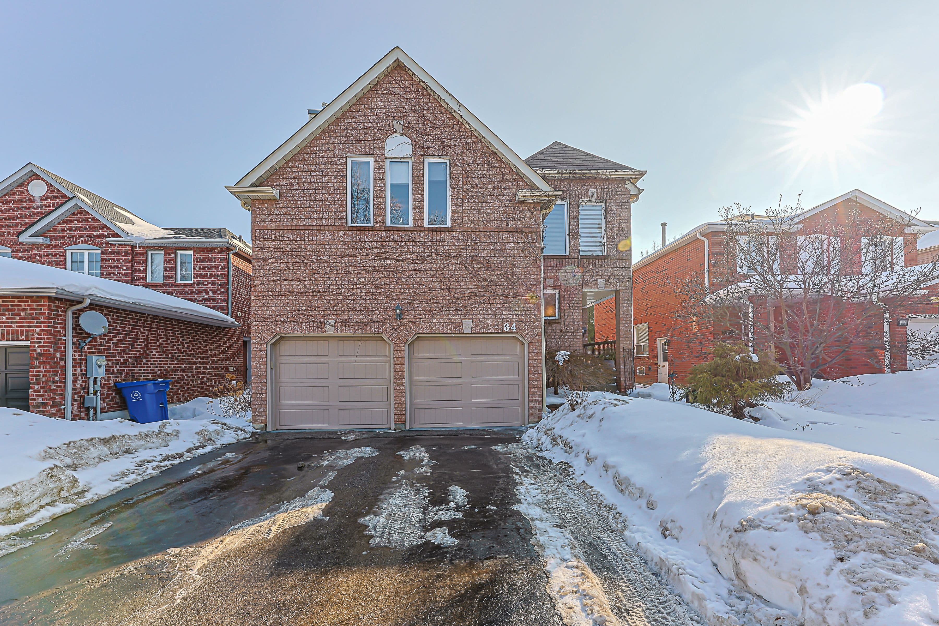 84 Loraview Lane, Aurora, ON L4G 6N5
