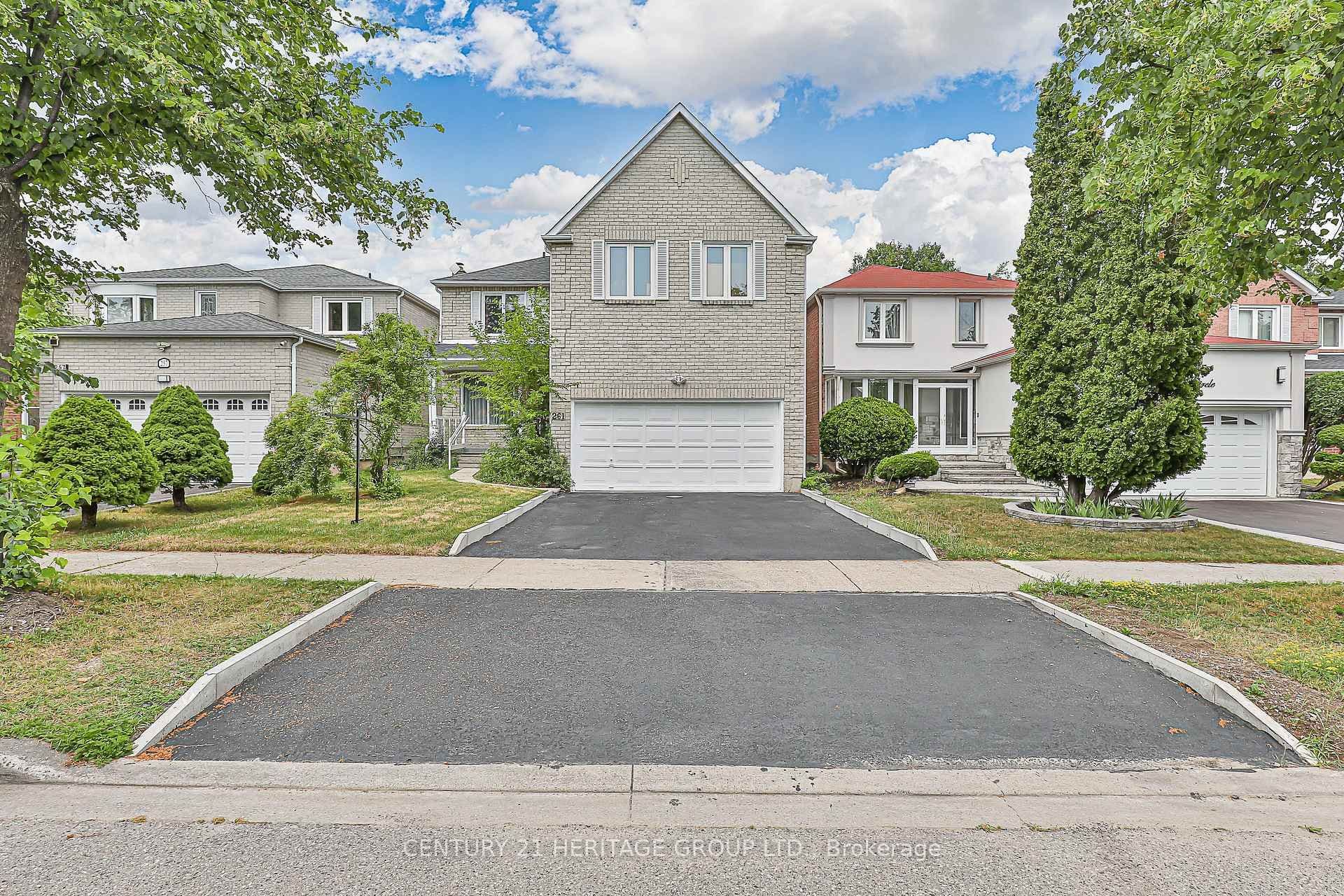 261 Badessa Circle, Vaughan, ON L4J 6C5