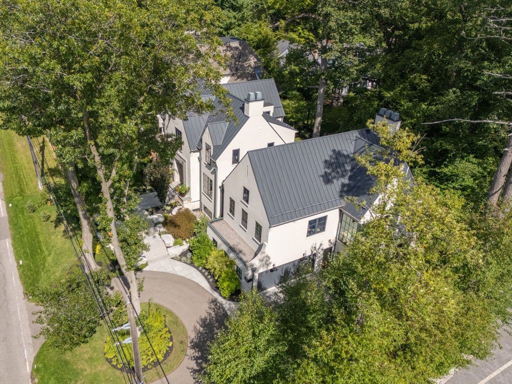 238 Mineola Road W, Mississauga, ON L5G 2X4