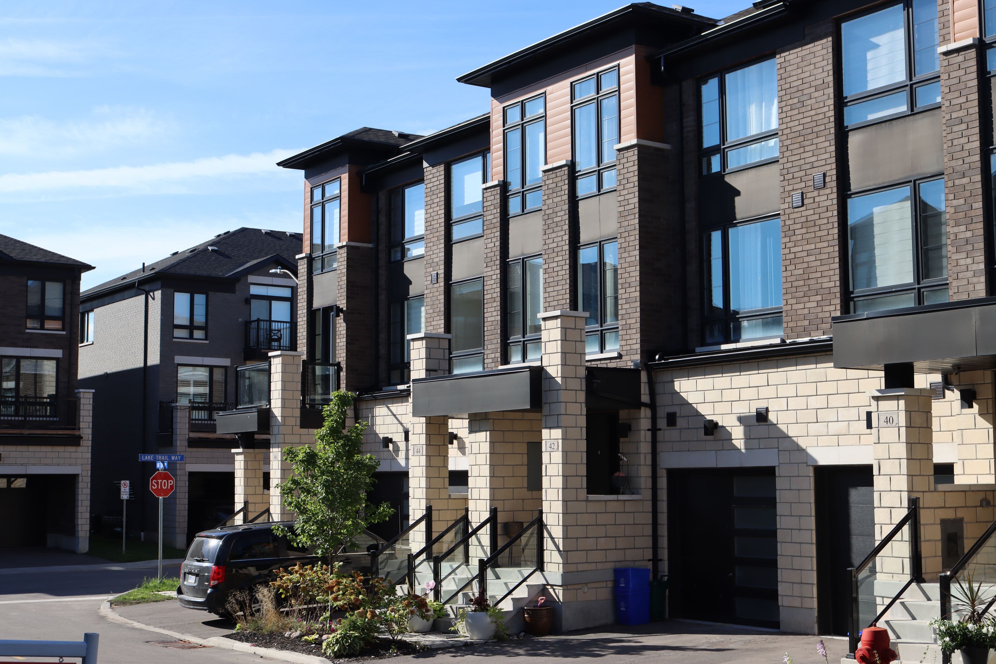 42 Lake Trail Way, Whitby, ON L1M 0M3