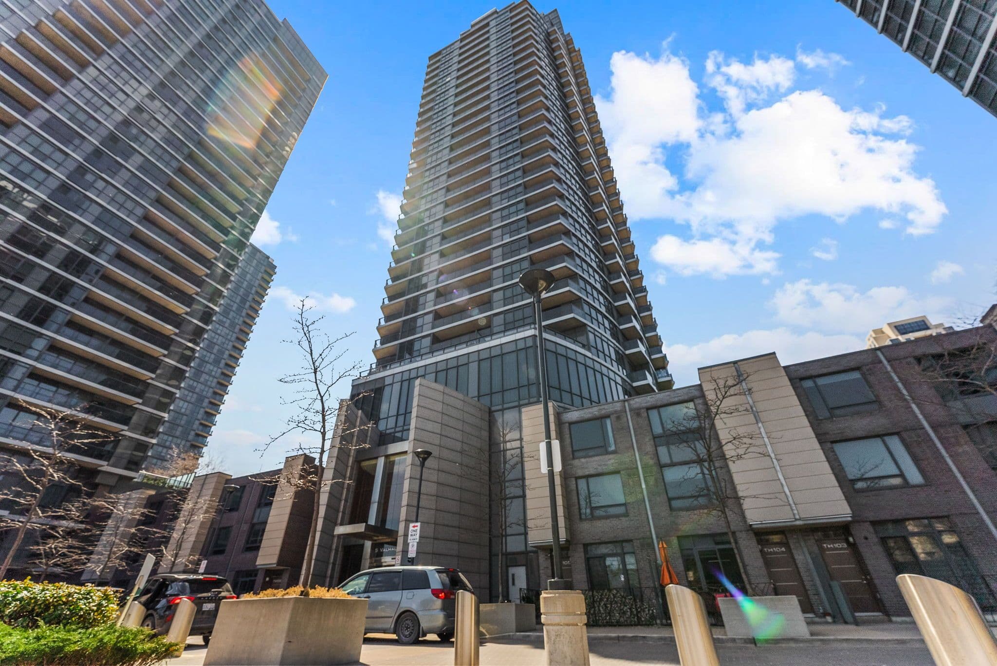 5 Valhalla Inn Road 2801, Toronto W08, ON M9B 0B1