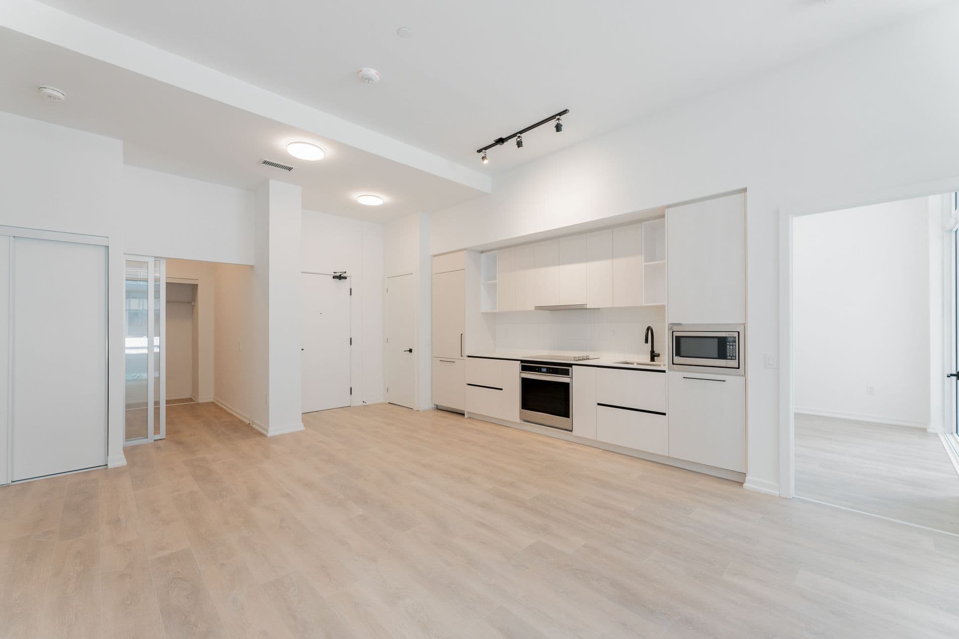 10 Graphophone Grove 305, Toronto W02, ON M6H 0E5