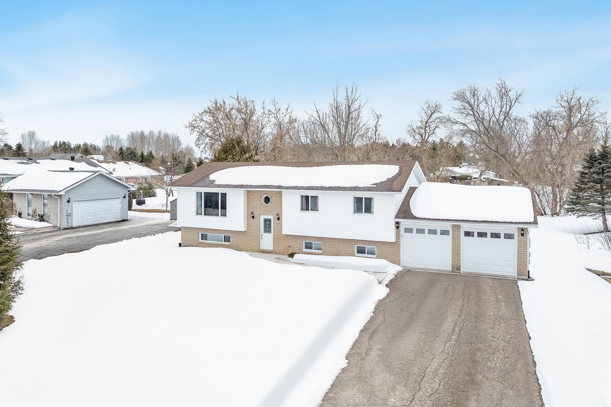 10 Surrey Lane, Clearview, ON L0M 1N0