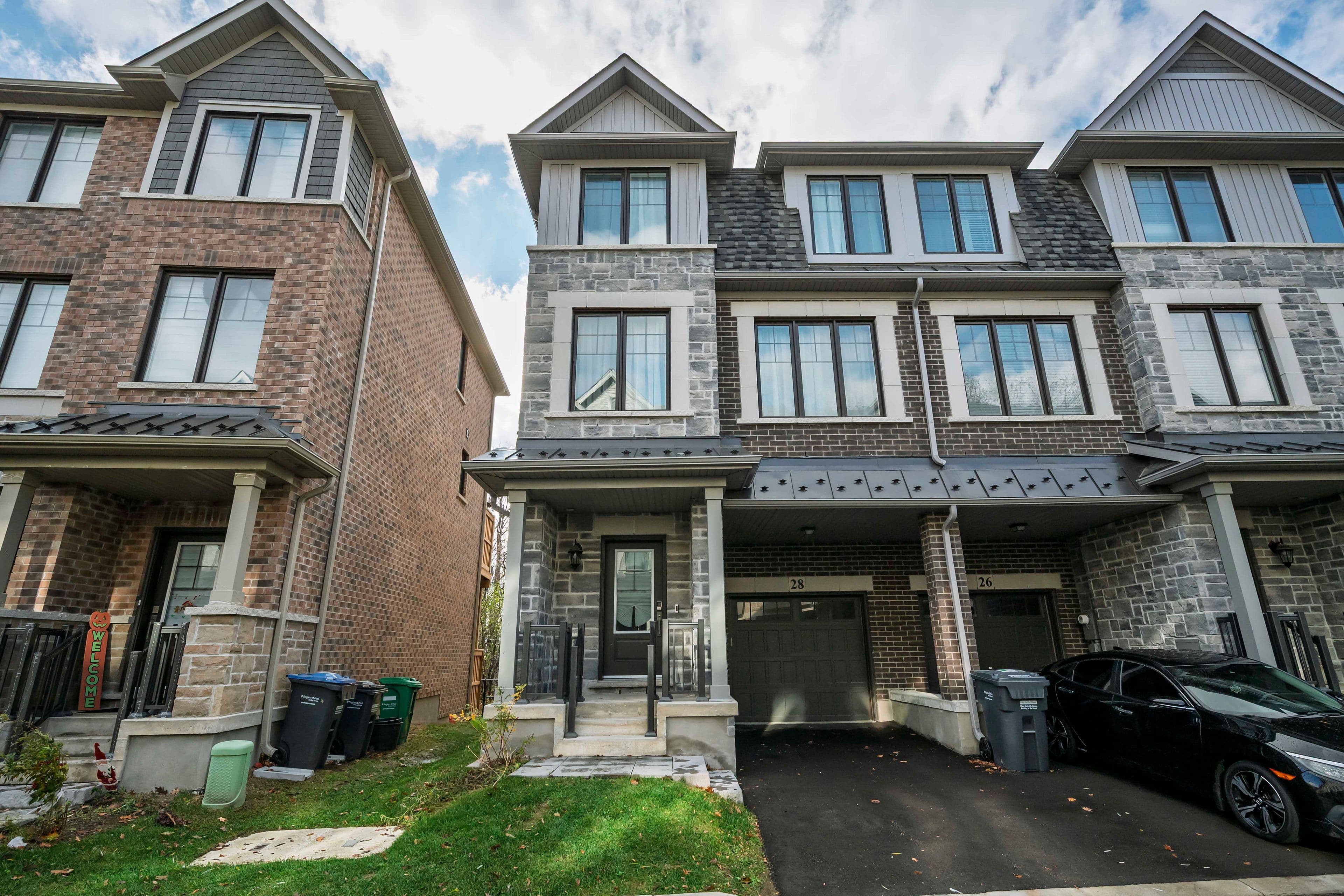 28 Folcroft Street, Brampton, ON L6Y 6L3