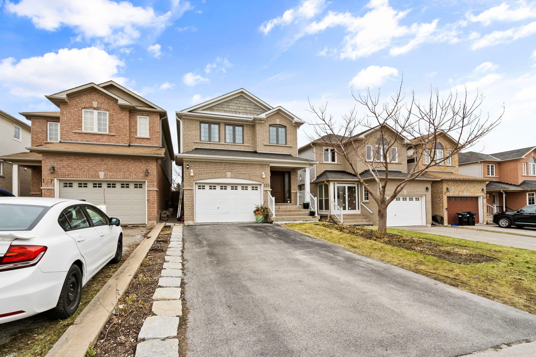 135 Professor Day Drive, Bradford West Gwillimbury, ON L3Z 3B9
