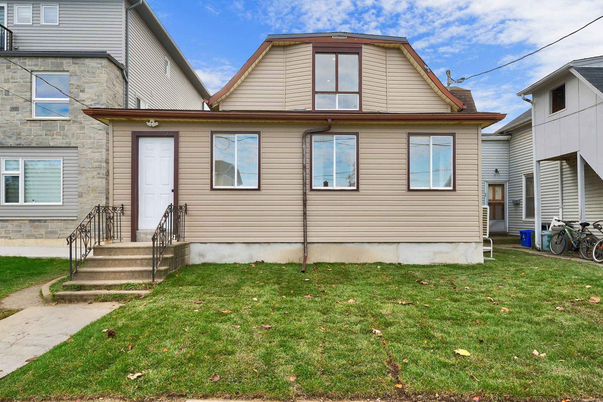 27 Oakdale Avenue Apartment B, St. Catharines, ON L2P 2B8
