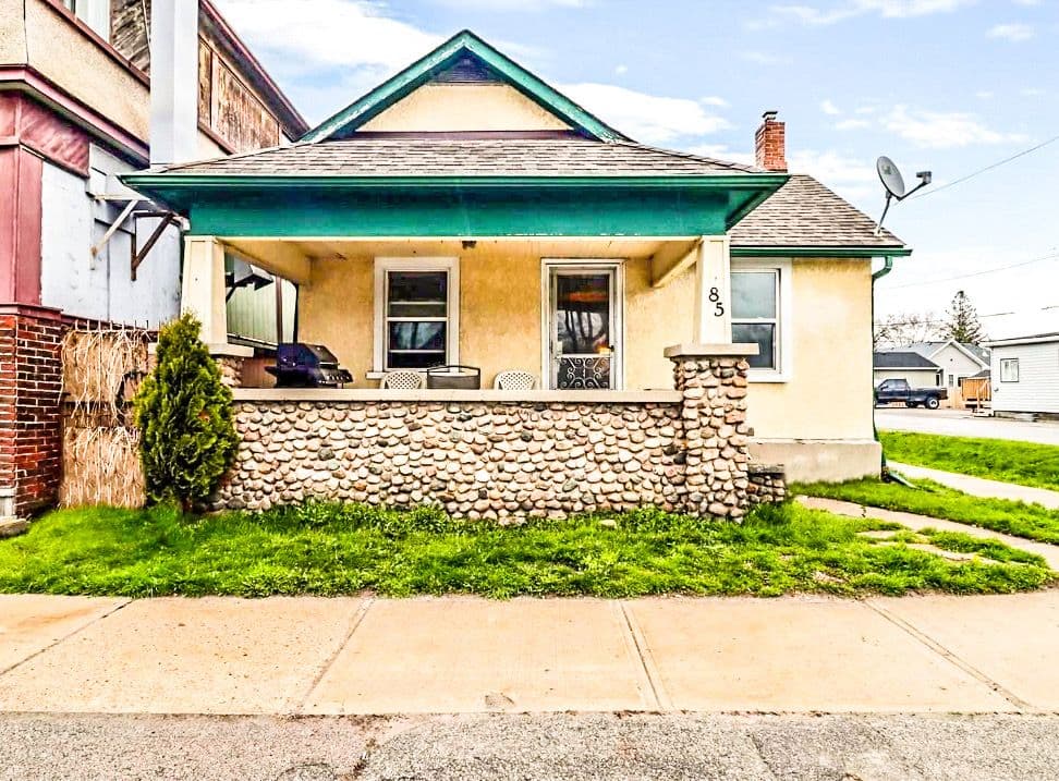 85 High Street E, Georgina, ON L0E 1R0