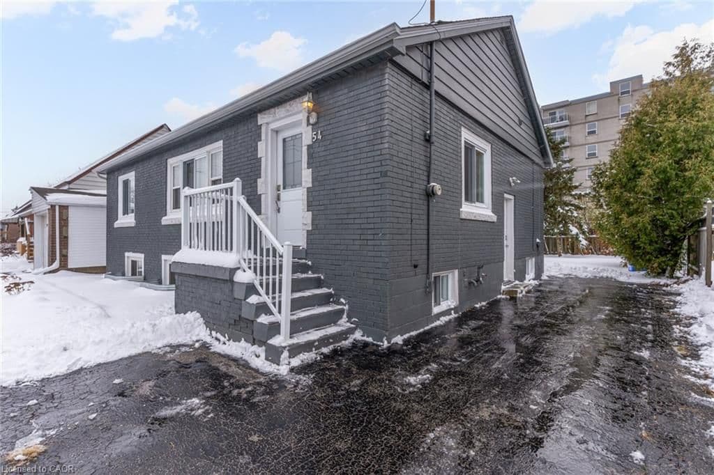 54 Duncombe Drive, Hamilton, ON L9A 2G2