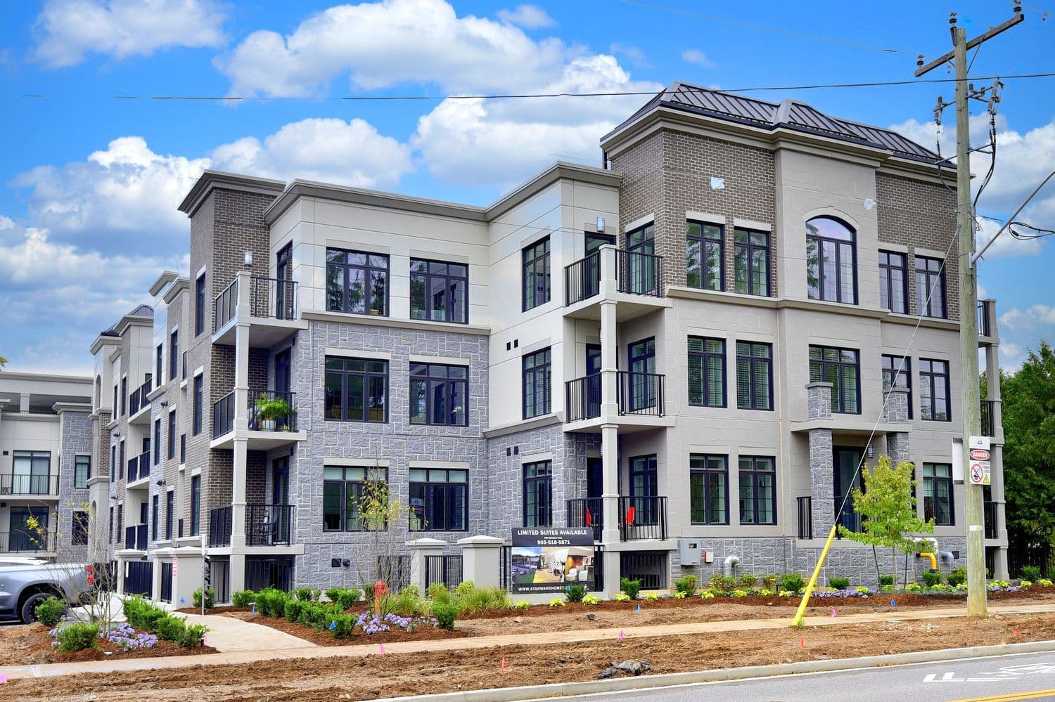 153 Wilson N/A 306, Hamilton, ON L9G 1N4