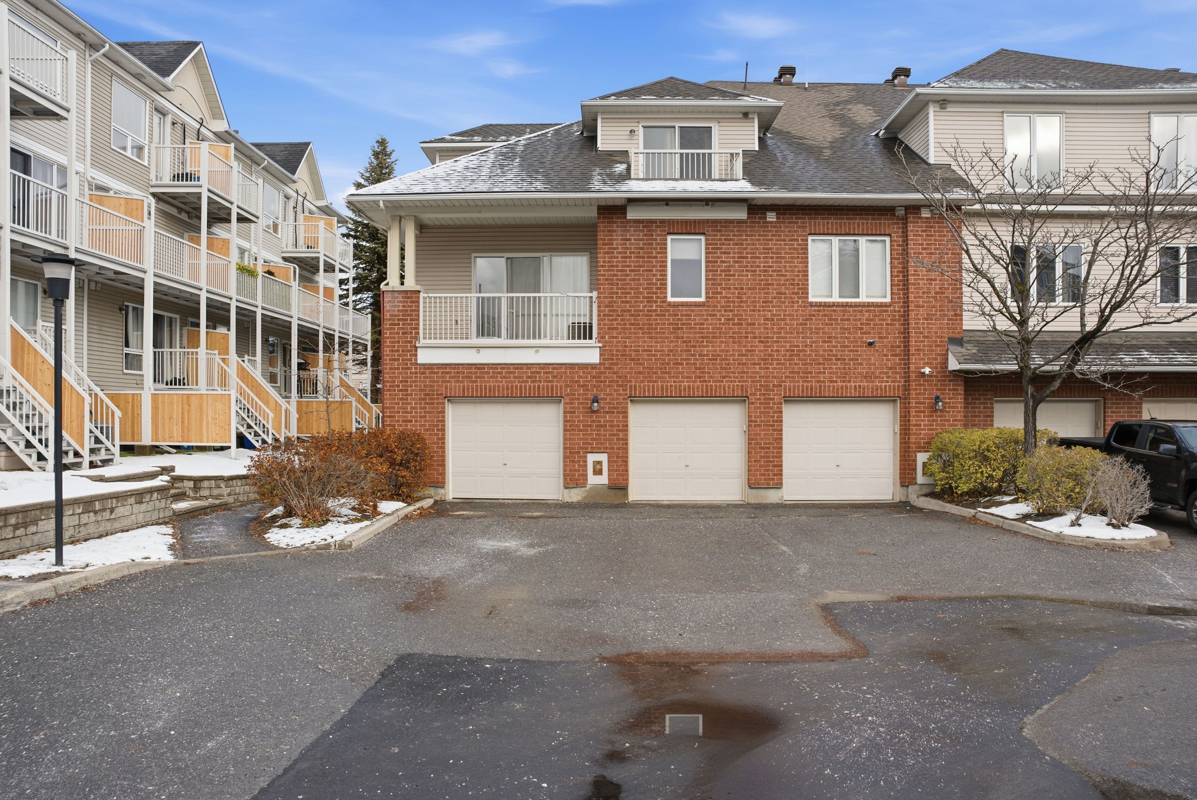 10 Daybreak Street B, Barrhaven, ON K2G 6T9