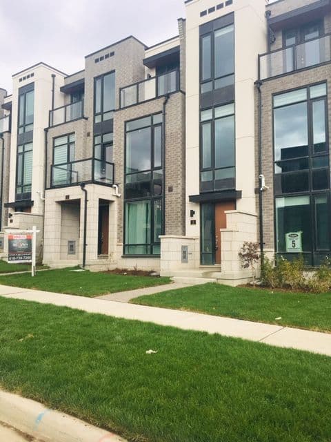 32 Carville Woods Circle, Vaughan, ON L6A 4Z6