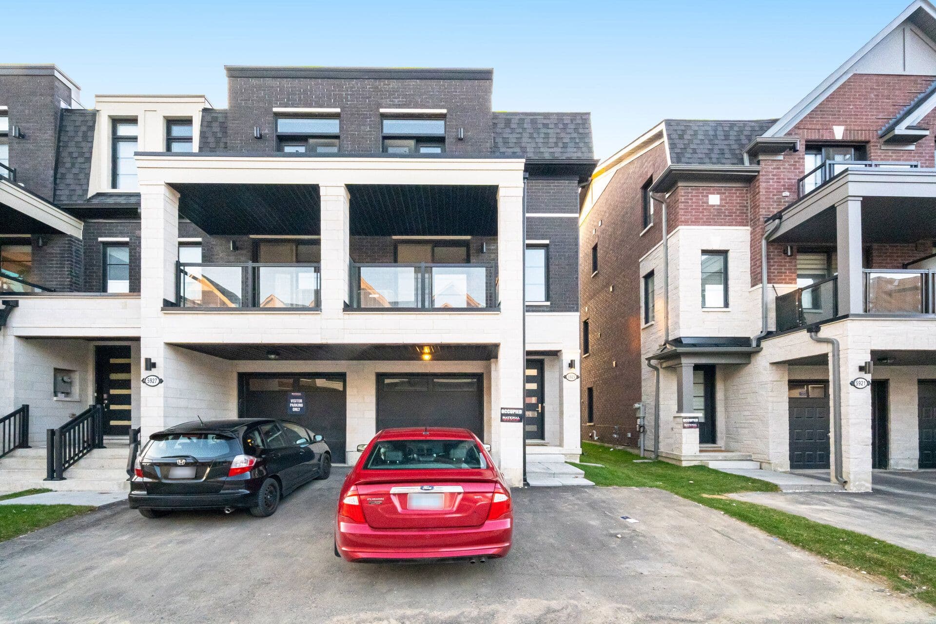 5925 Saigon Street, Mississauga, ON L5V 2V9