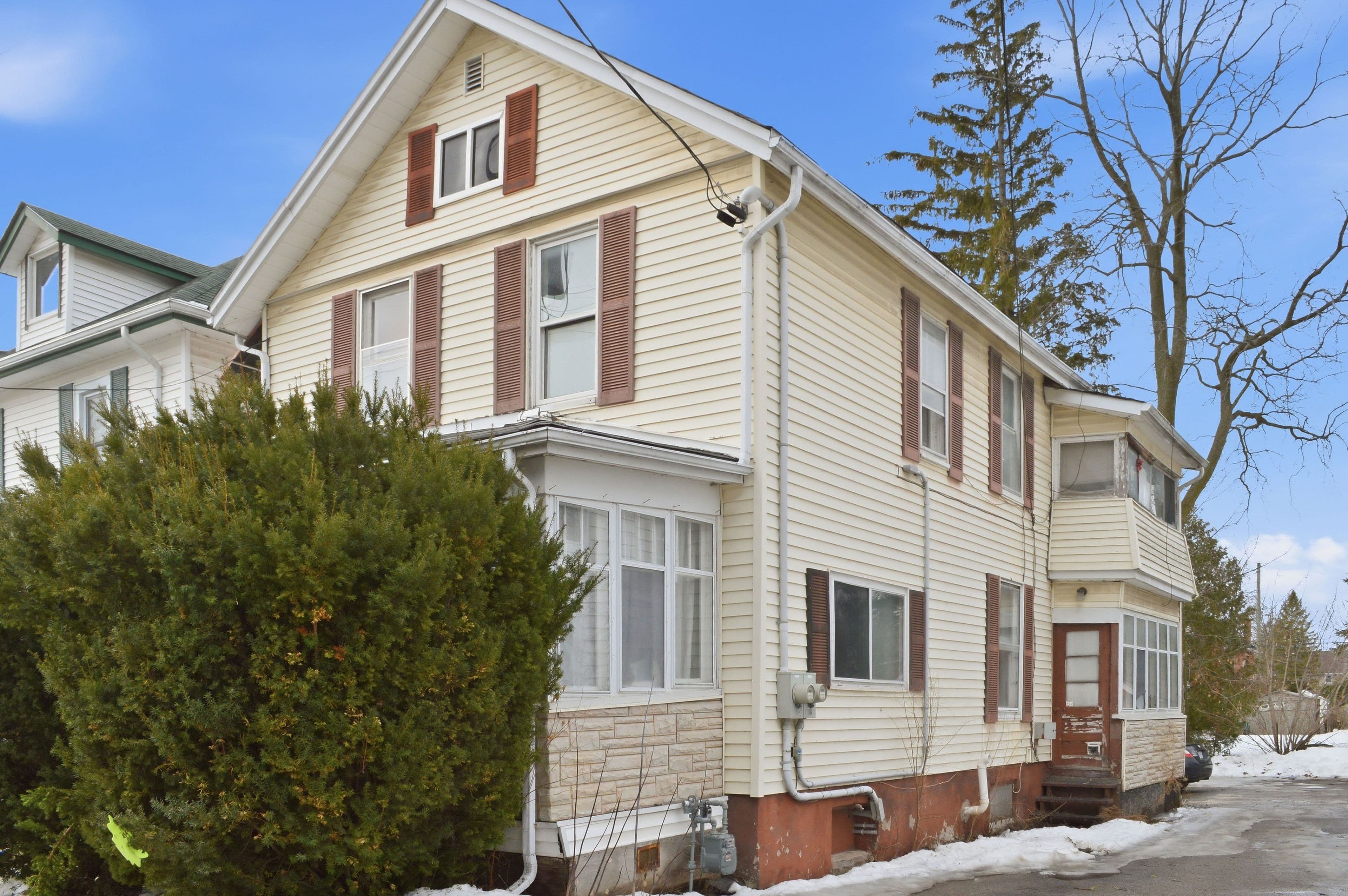 100 Chatham Street, Belleville, ON K8M 3S6