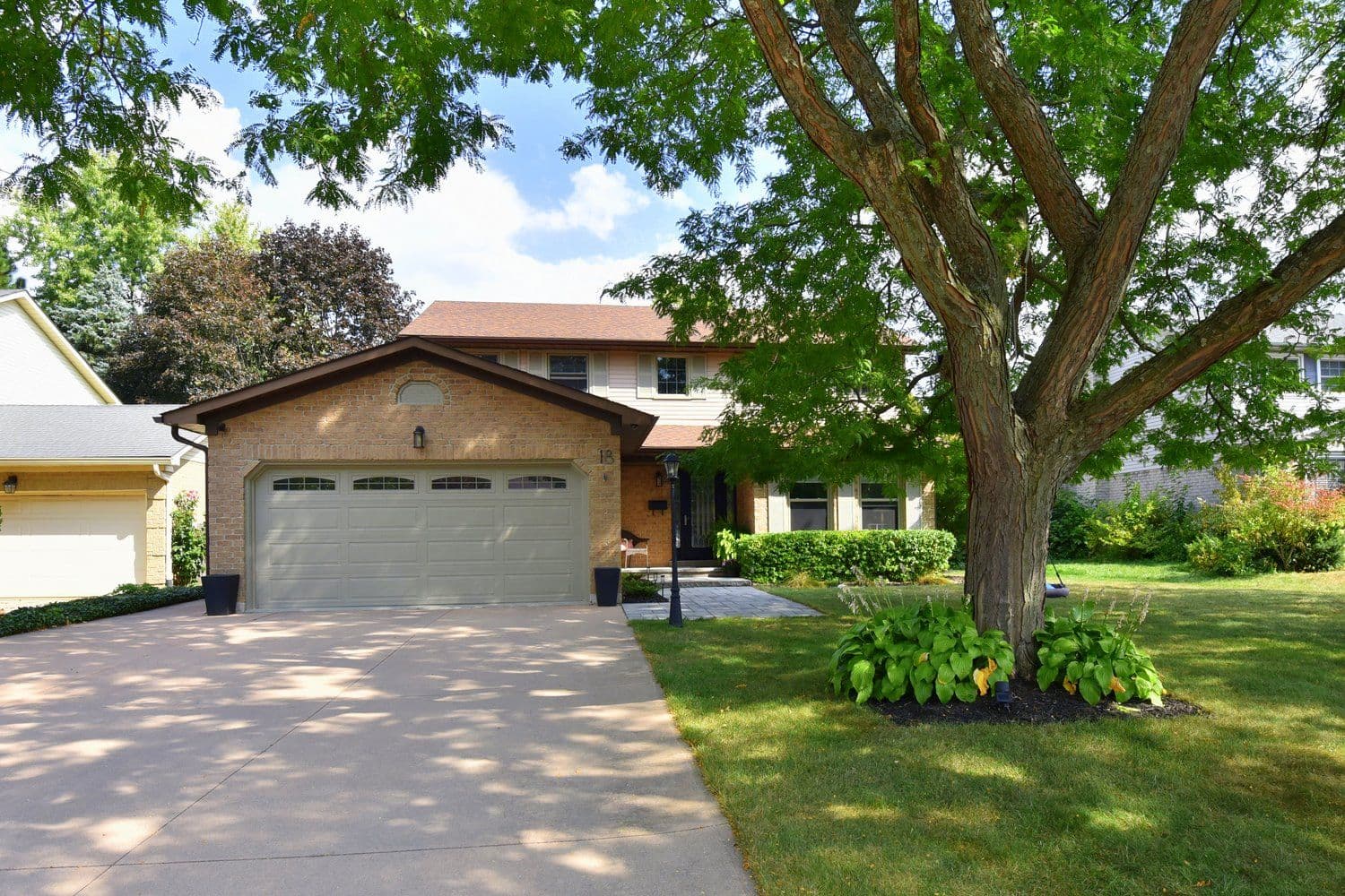 18 Charterhouse Crescent, Hamilton, ON L9G 4E5