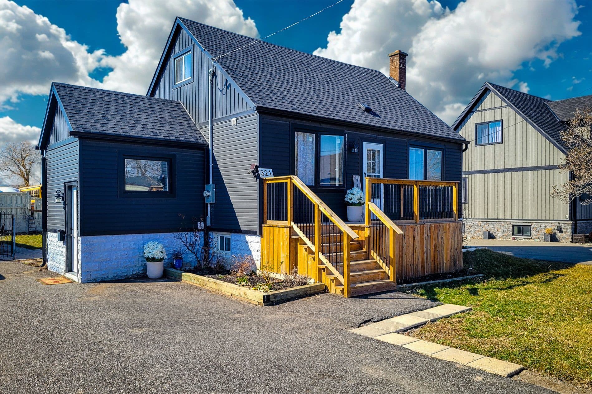 321 Dewitt Road N, Hamilton, ON L8E 2T1