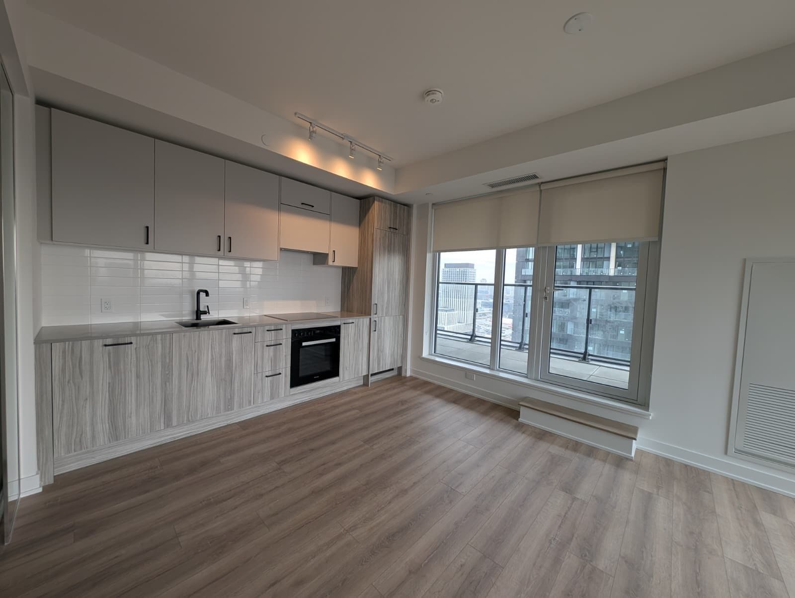 1 Quarrington Lane 2302, Toronto C13, ON M3C 0S4