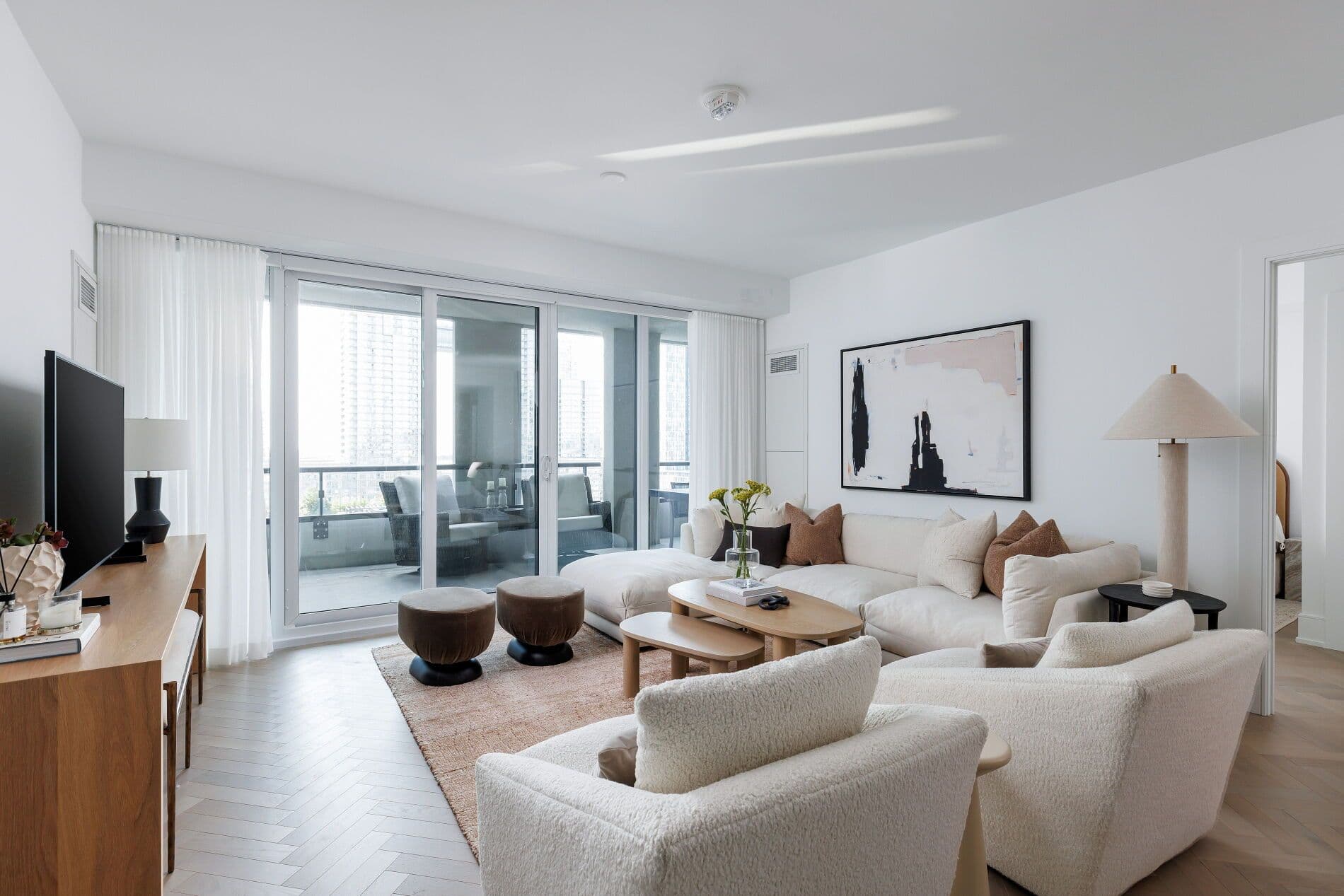 455 Wellington Street W 907, Toronto C01, ON M5V 0V8