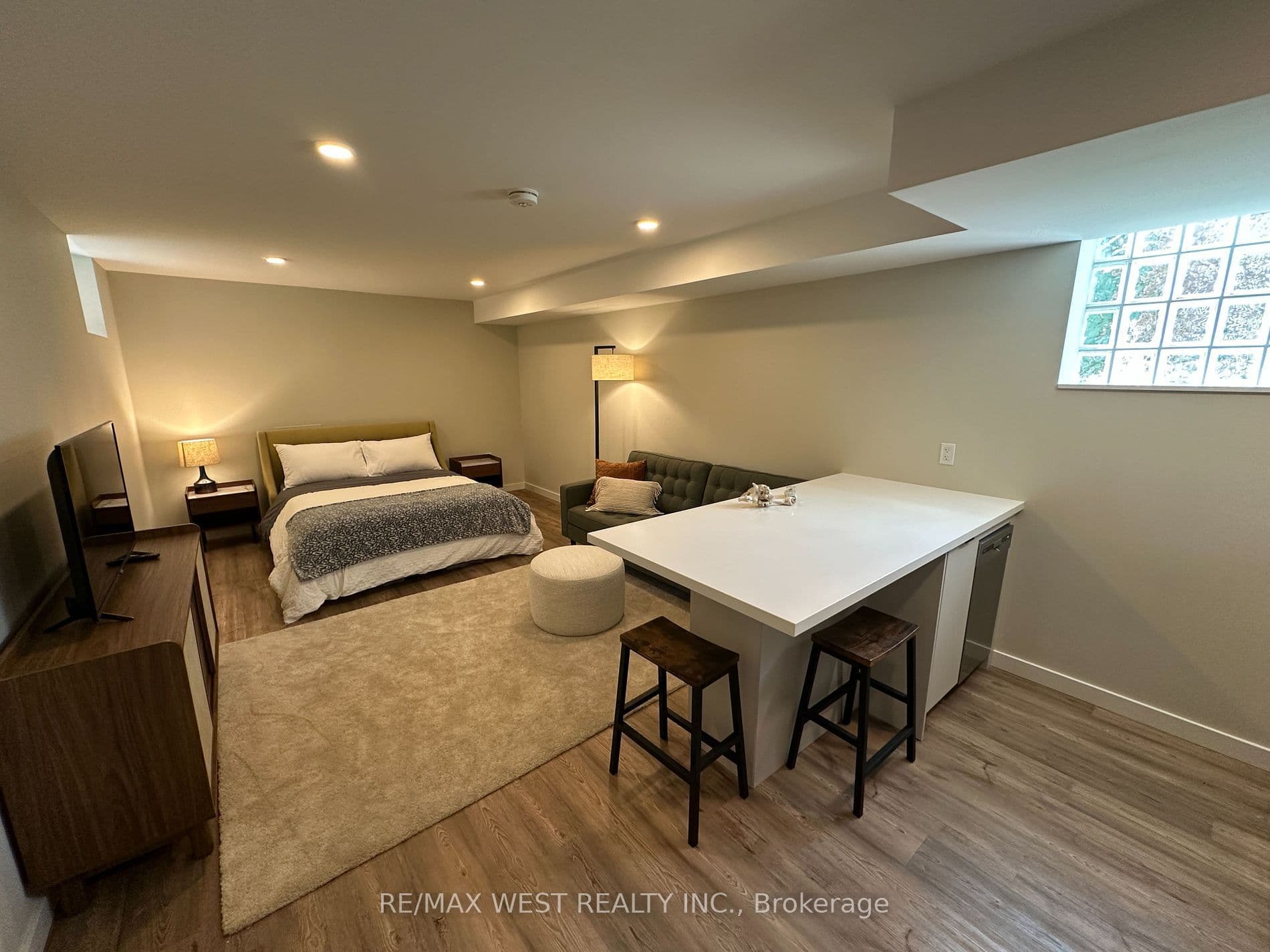 176 Sammon Avenue Lower, Toronto E03, ON M4J 1Z2